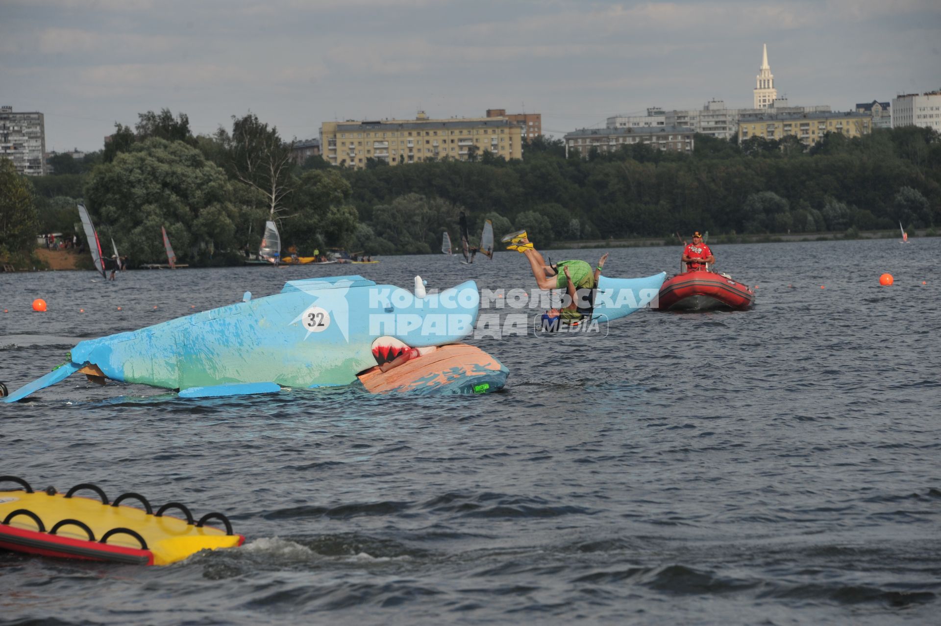 7 августа 2011 в Строгинской пойме Москвы-реки, состоялся Red Bull Flugtag, Парад самых разнообразных самодельных летательных аппаратов.