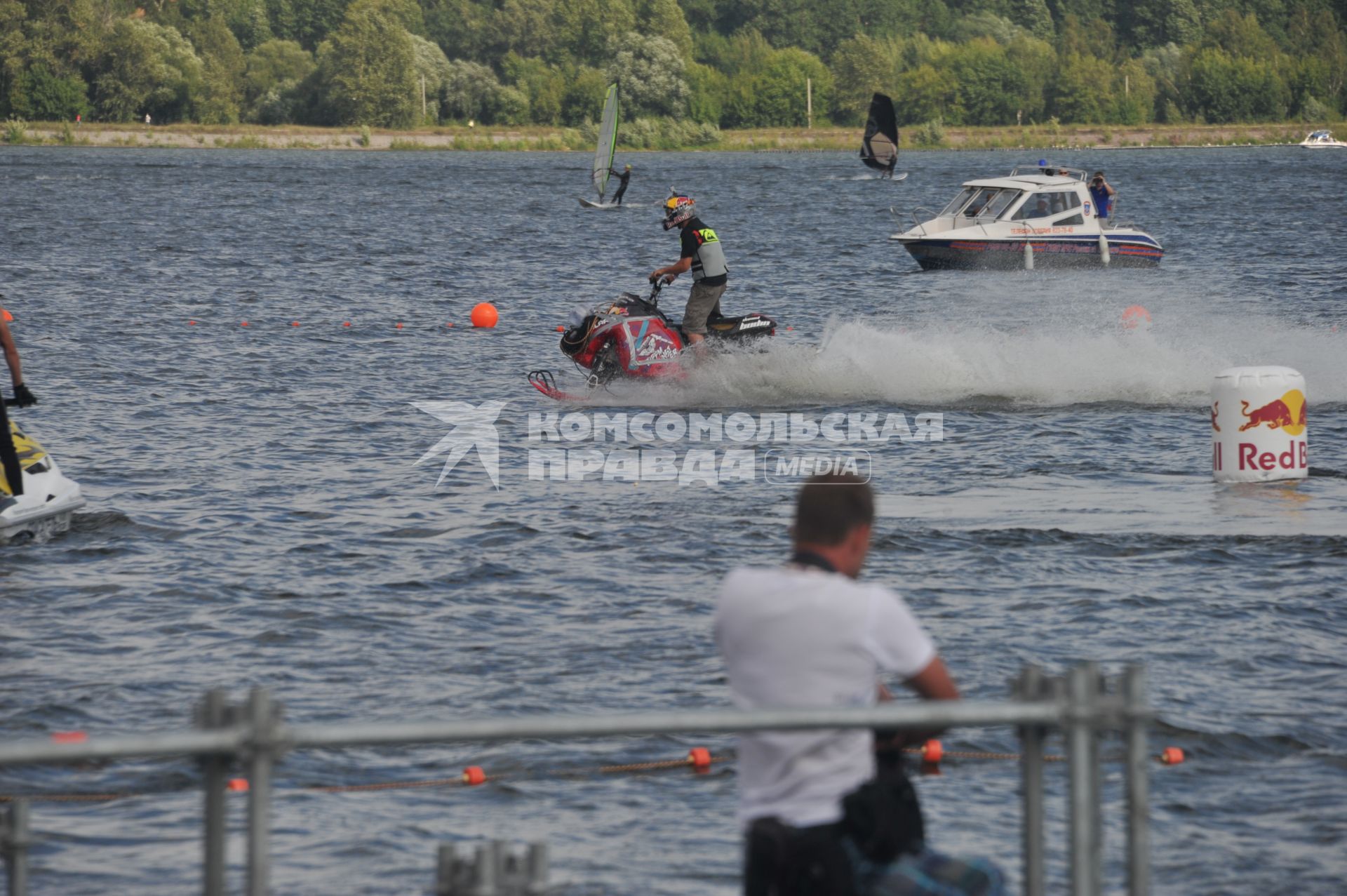 7 августа 2011 в Строгинской пойме Москвы-реки, состоялся Red Bull Flugtag, Парад самых разнообразных самодельных летательных аппаратов.