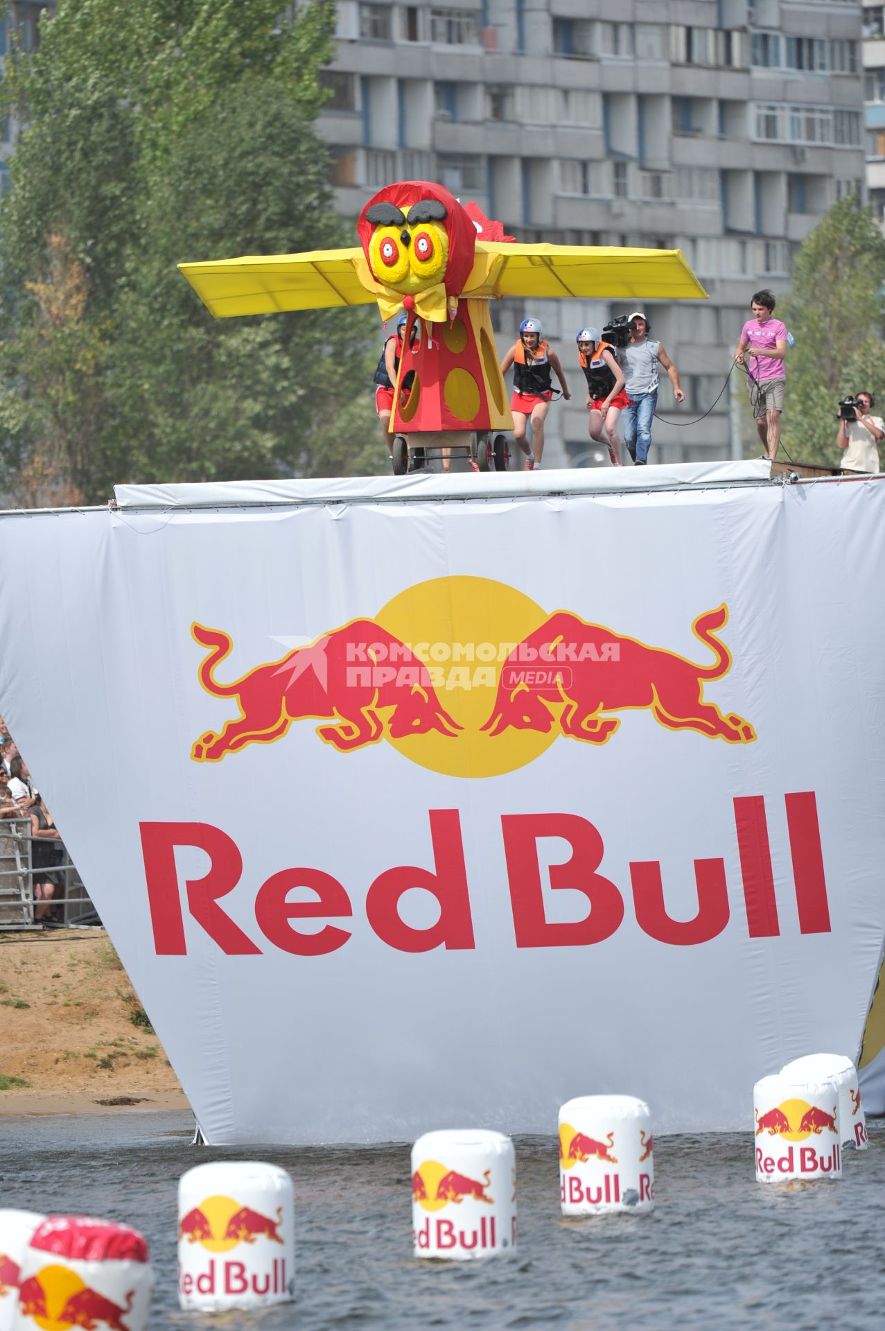 7 августа 2011 в Строгинской пойме Москвы-реки, состоялся Red Bull Flugtag, Парад самых разнообразных самодельных летательных аппаратов.