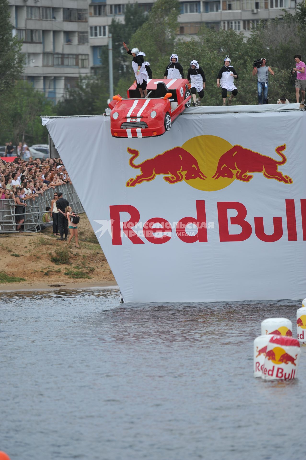 7 августа 2011 в Строгинской пойме Москвы-реки, состоялся Red Bull Flugtag, Парад самых разнообразных самодельных летательных аппаратов.