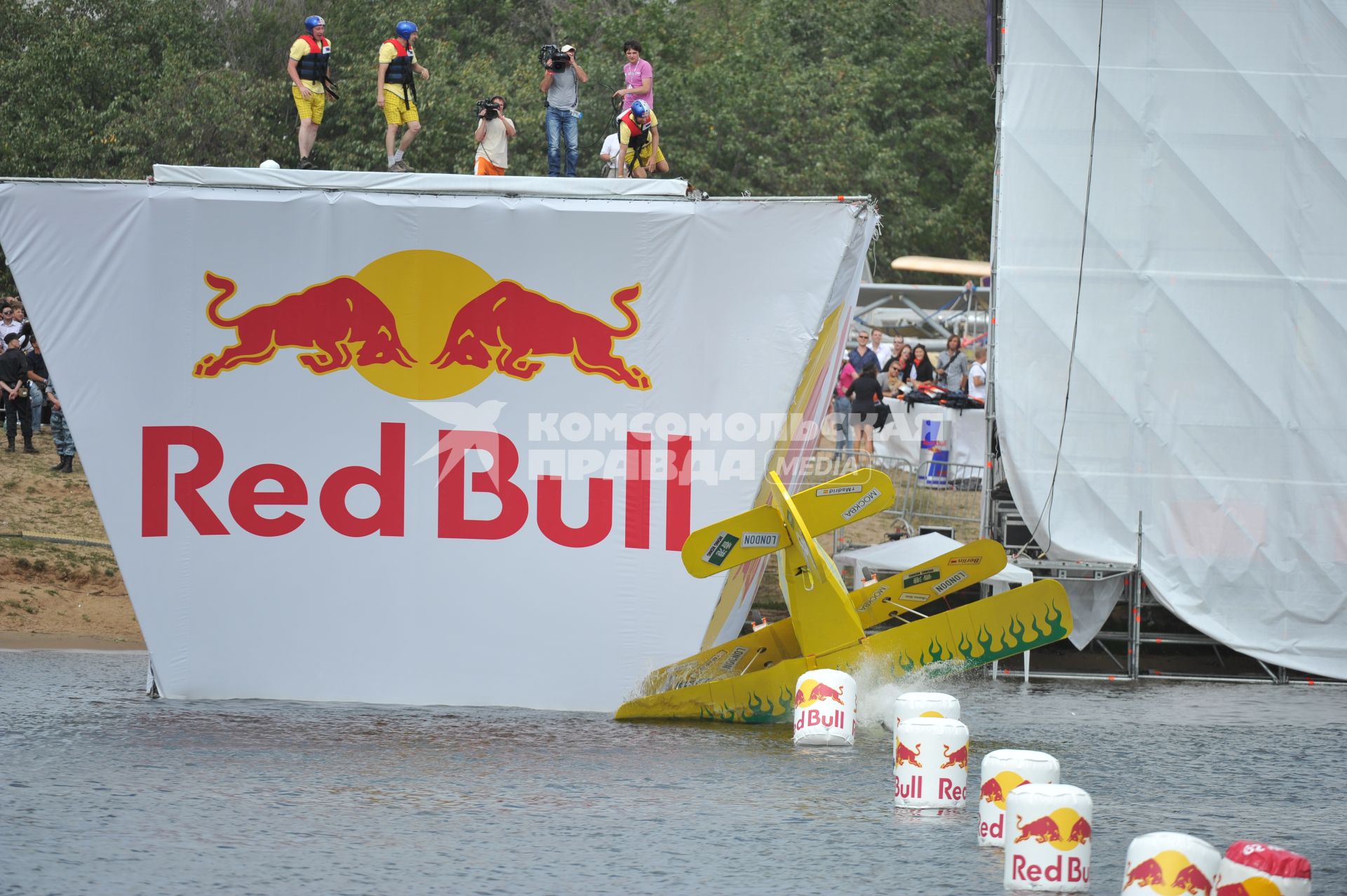 7 августа 2011 в Строгинской пойме Москвы-реки, состоялся Red Bull Flugtag, Парад самых разнообразных самодельных летательных аппаратов.