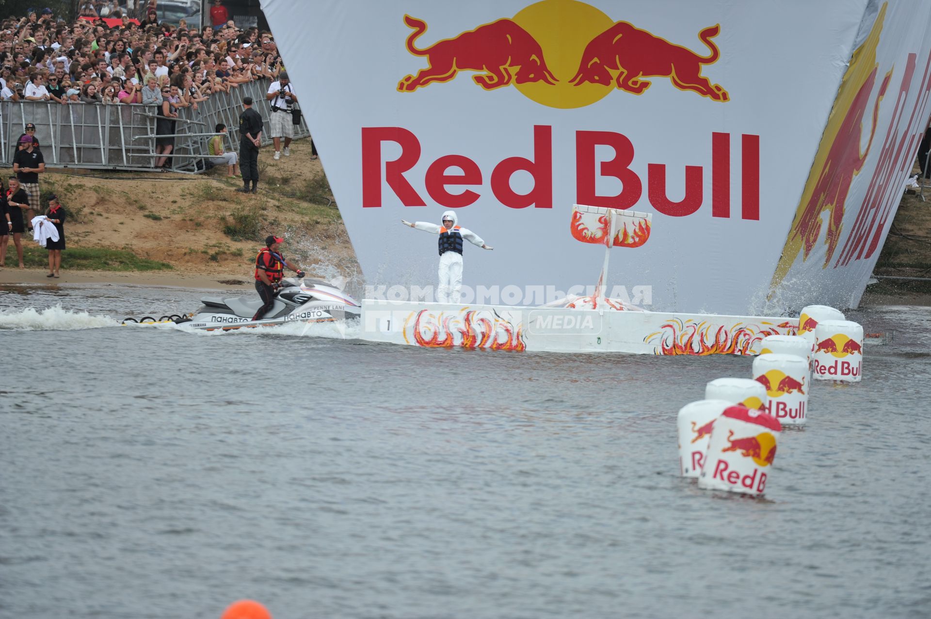 7 августа 2011 в Строгинской пойме Москвы-реки, состоялся Red Bull Flugtag, Парад самых разнообразных самодельных летательных аппаратов.