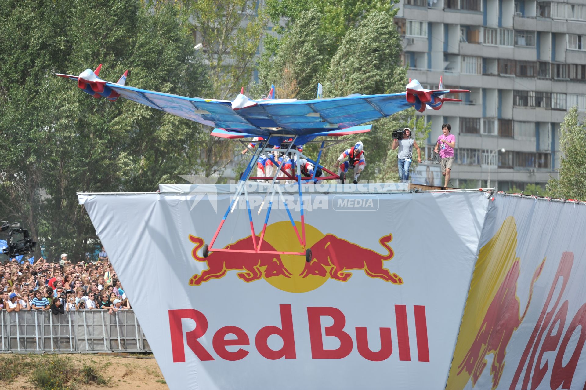 7 августа 2011 в Строгинской пойме Москвы-реки, состоялся Red Bull Flugtag, Парад самых разнообразных самодельных летательных аппаратов.