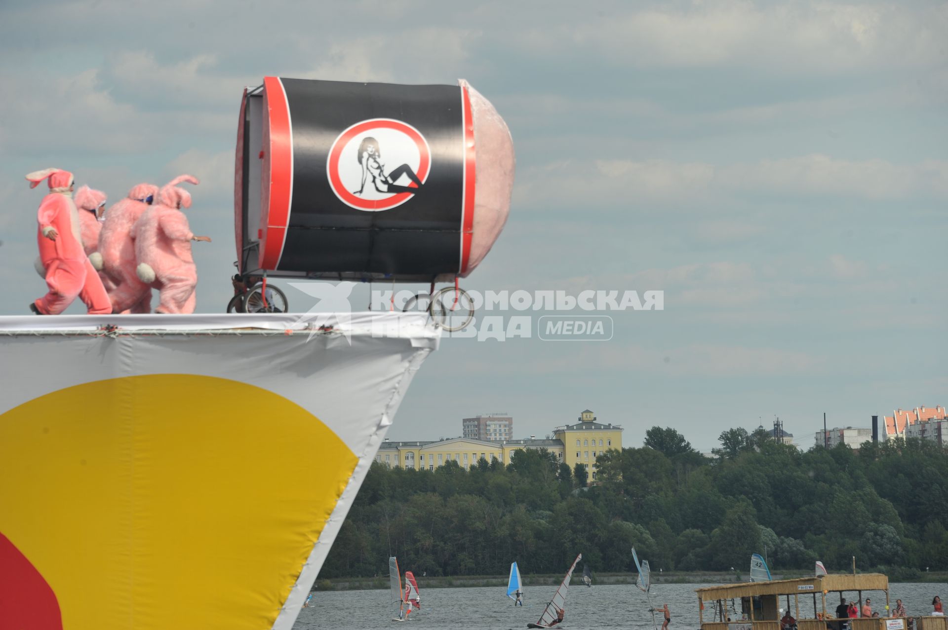 7 августа 2011 в Строгинской пойме Москвы-реки, состоялся Red Bull Flugtag, Парад самых разнообразных самодельных летательных аппаратов.