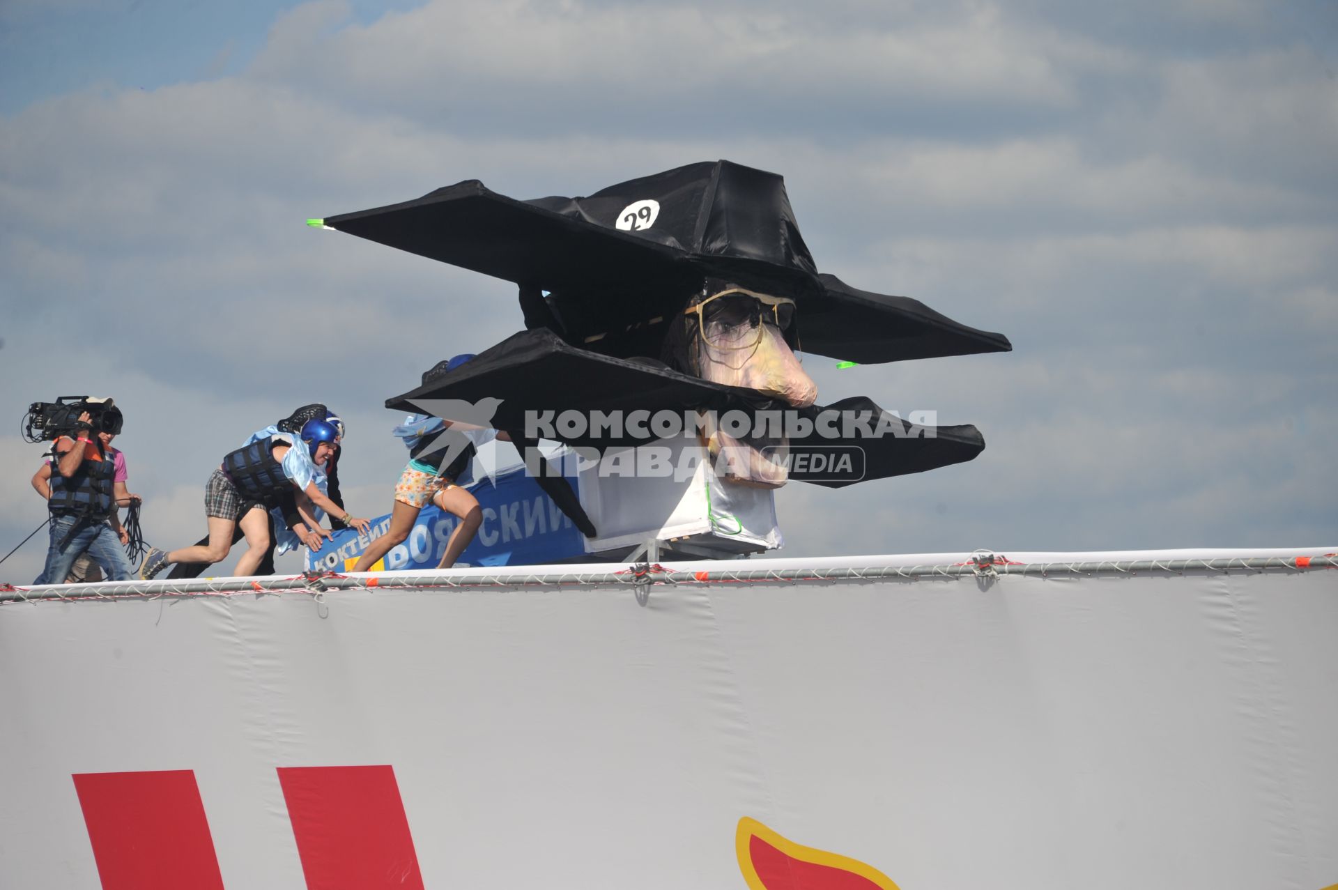 7 августа 2011 в Строгинской пойме Москвы-реки, состоялся Red Bull Flugtag, Парад самых разнообразных самодельных летательных аппаратов.