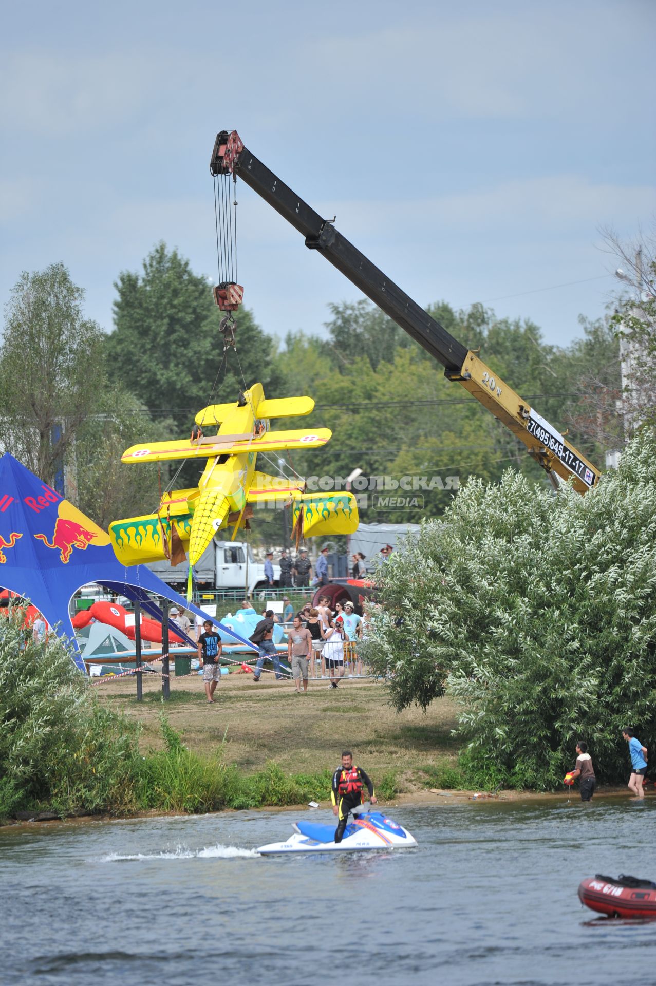 7 августа 2011 в Строгинской пойме Москвы-реки, состоялся Red Bull Flugtag, Парад самых разнообразных самодельных летательных аппаратов.