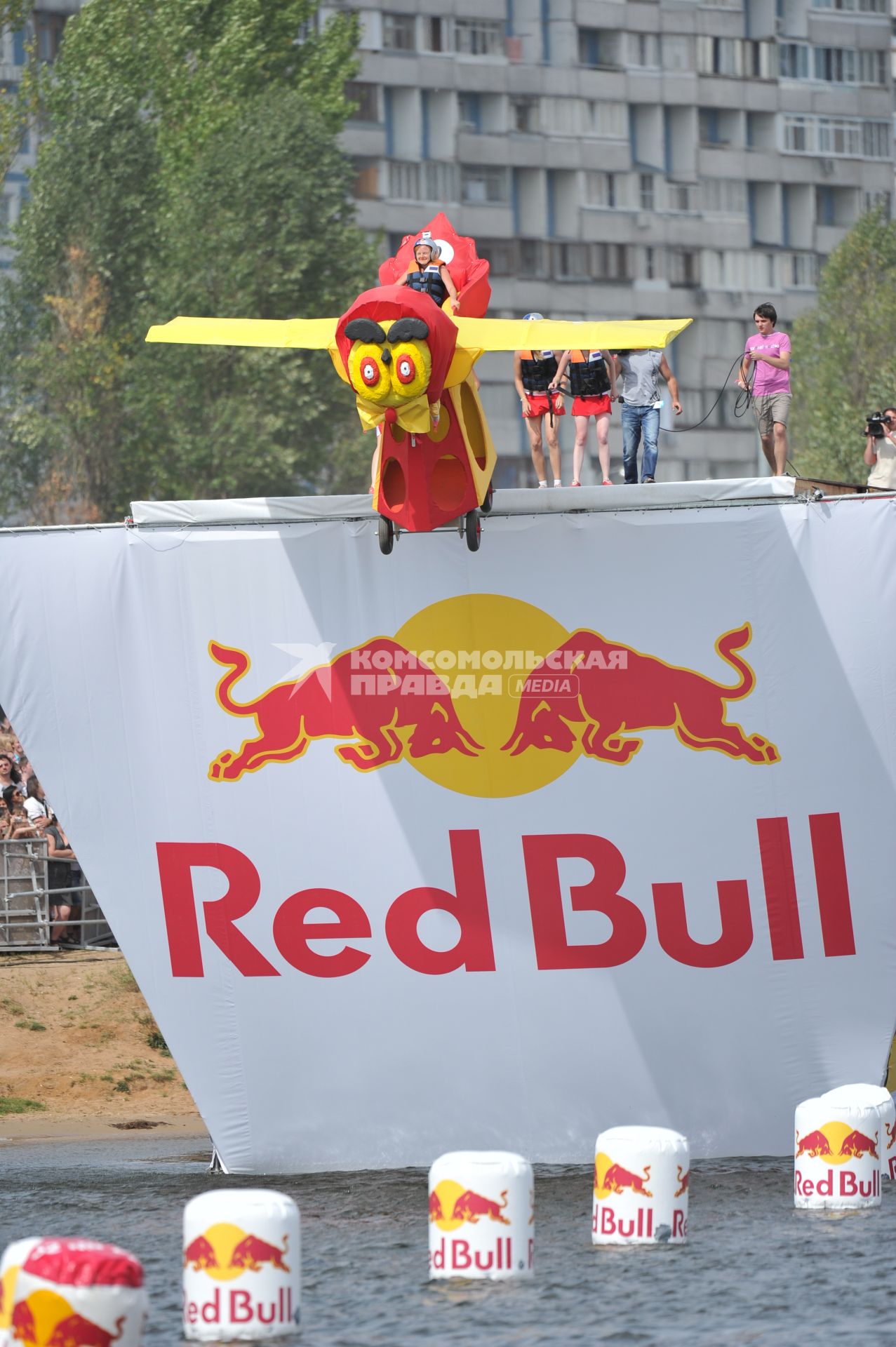 7 августа 2011 в Строгинской пойме Москвы-реки, состоялся Red Bull Flugtag, Парад самых разнообразных самодельных летательных аппаратов.