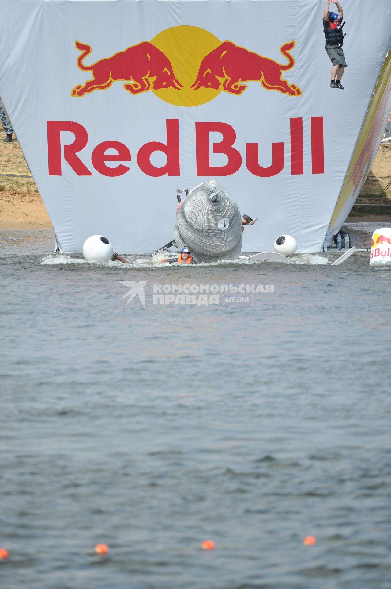 7 августа 2011 в Строгинской пойме Москвы-реки, состоялся Red Bull Flugtag, Парад самых разнообразных самодельных летательных аппаратов.