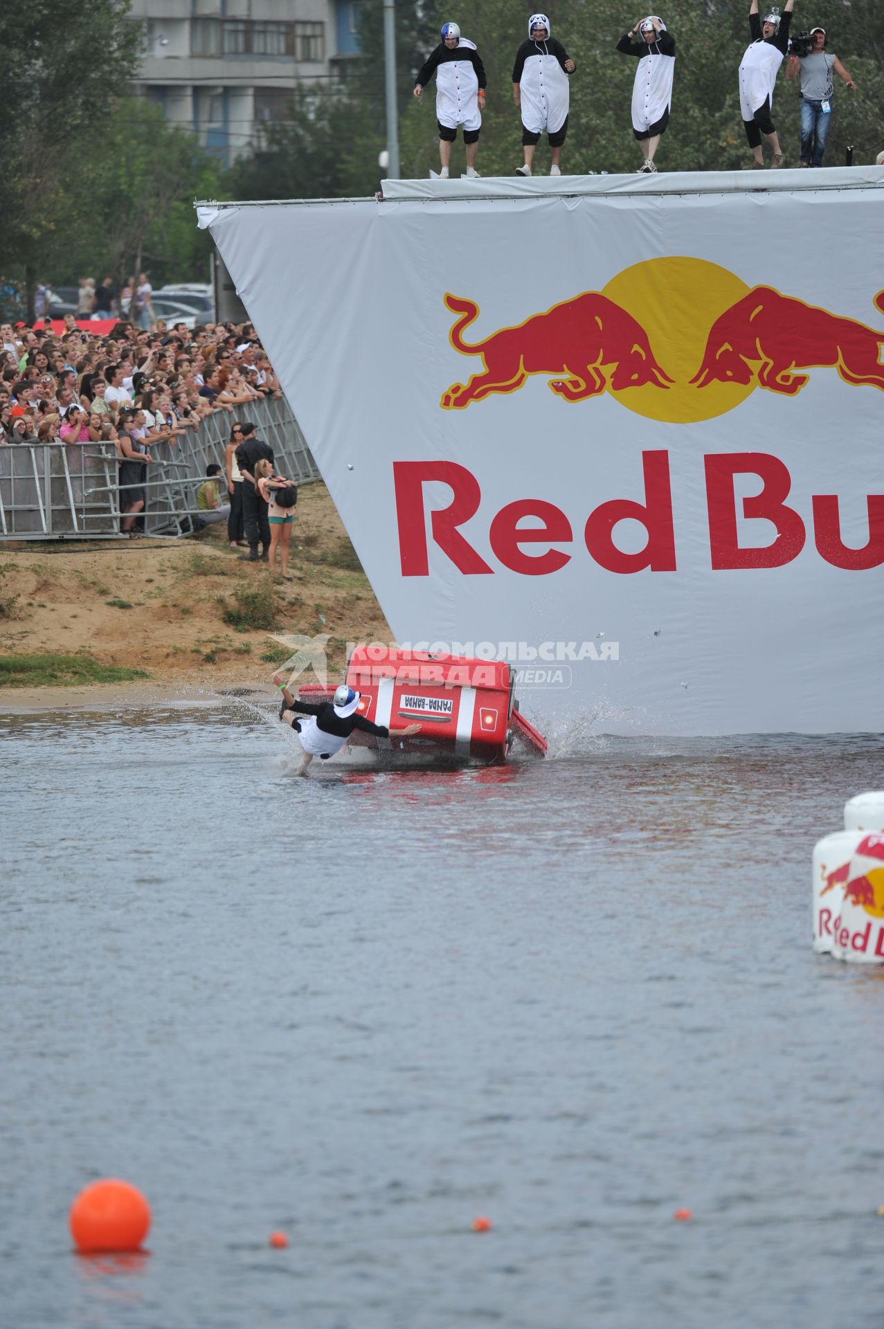 7 августа 2011 в Строгинской пойме Москвы-реки, состоялся Red Bull Flugtag, Парад самых разнообразных самодельных летательных аппаратов.