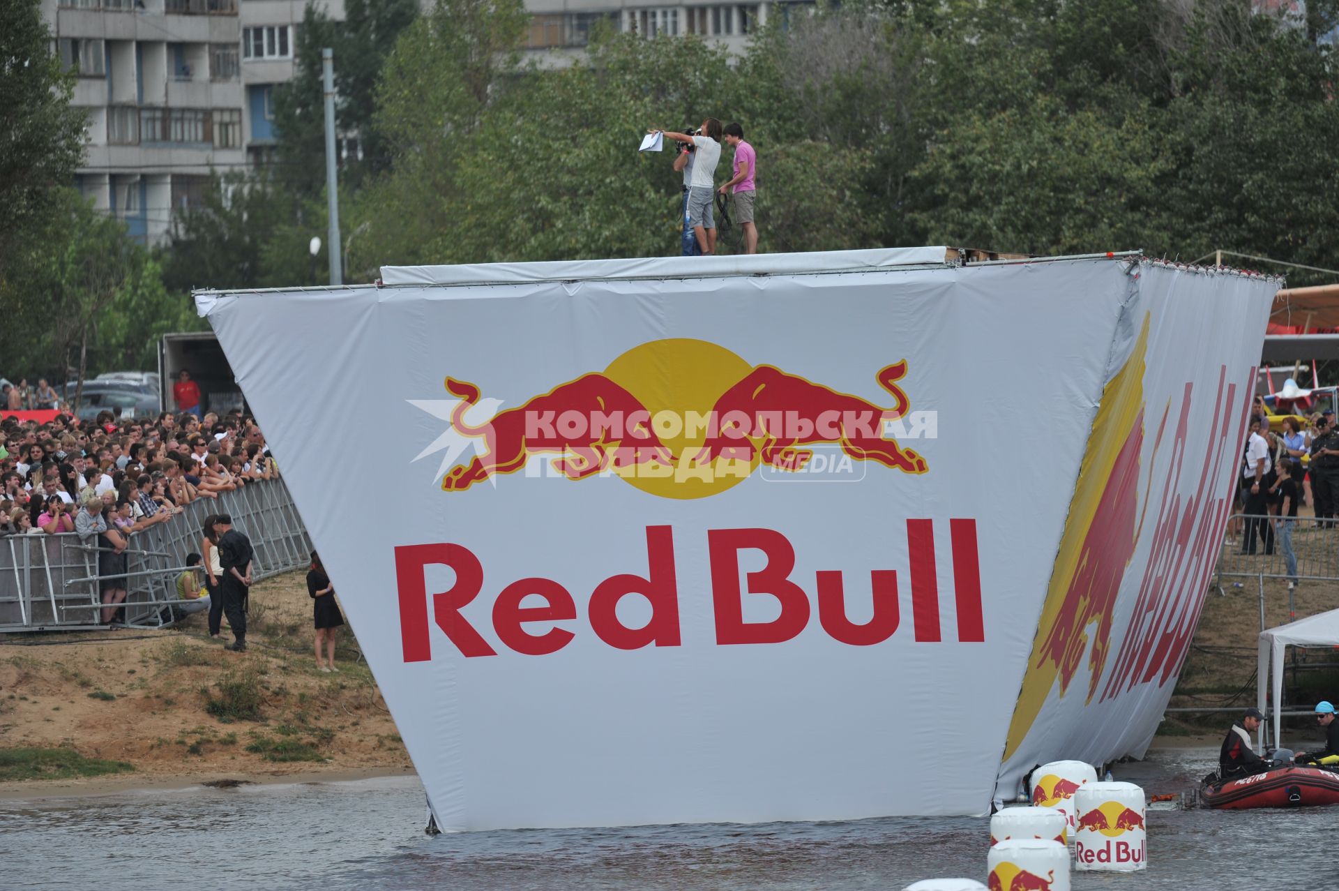 7 августа 2011 в Строгинской пойме Москвы-реки, состоялся Red Bull Flugtag, Парад самых разнообразных самодельных летательных аппаратов.