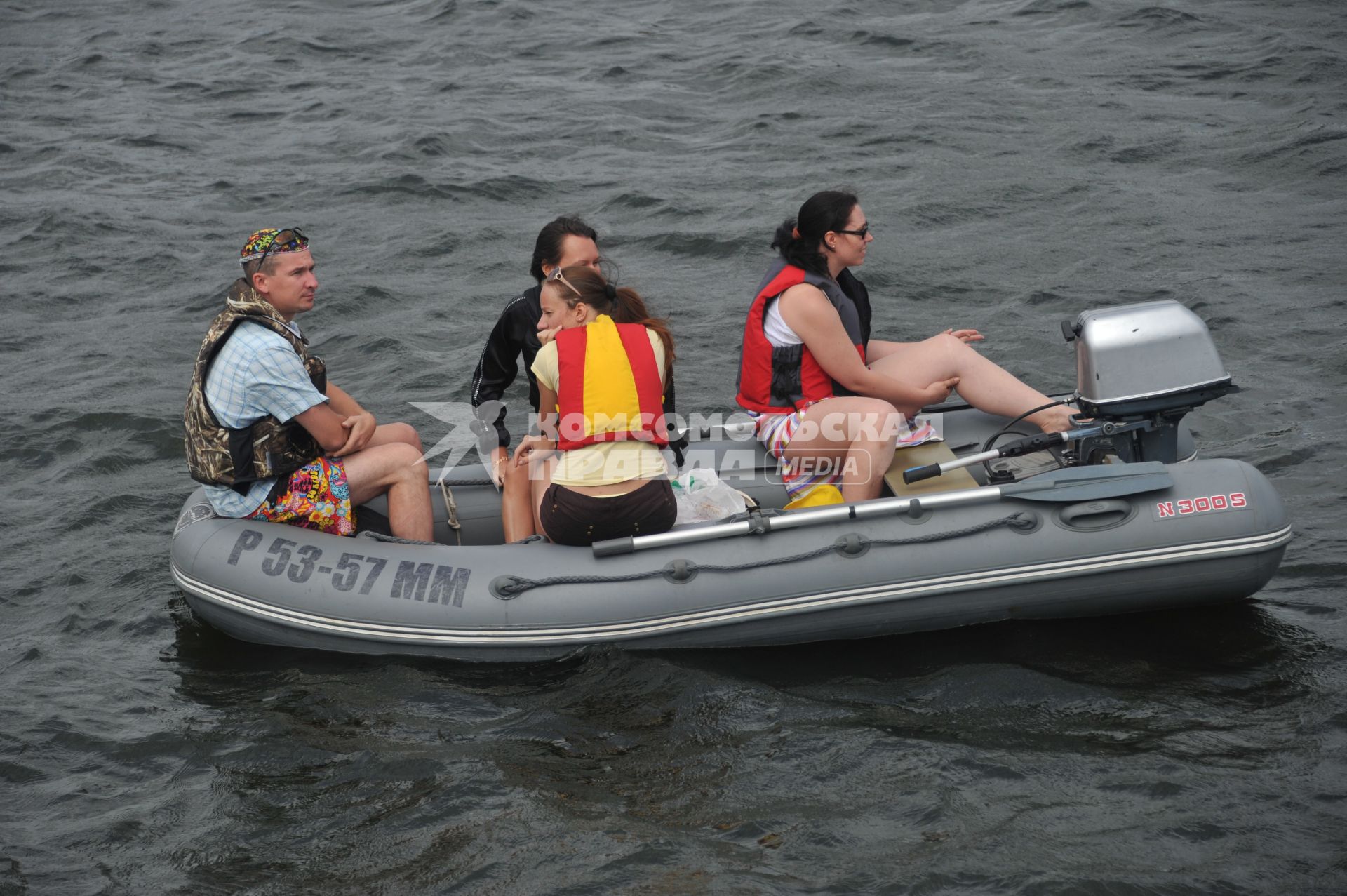 7 августа 2011 в Строгинской пойме Москвы-реки, состоялся Red Bull Flugtag, Парад самых разнообразных самодельных летательных аппаратов. Зрители.