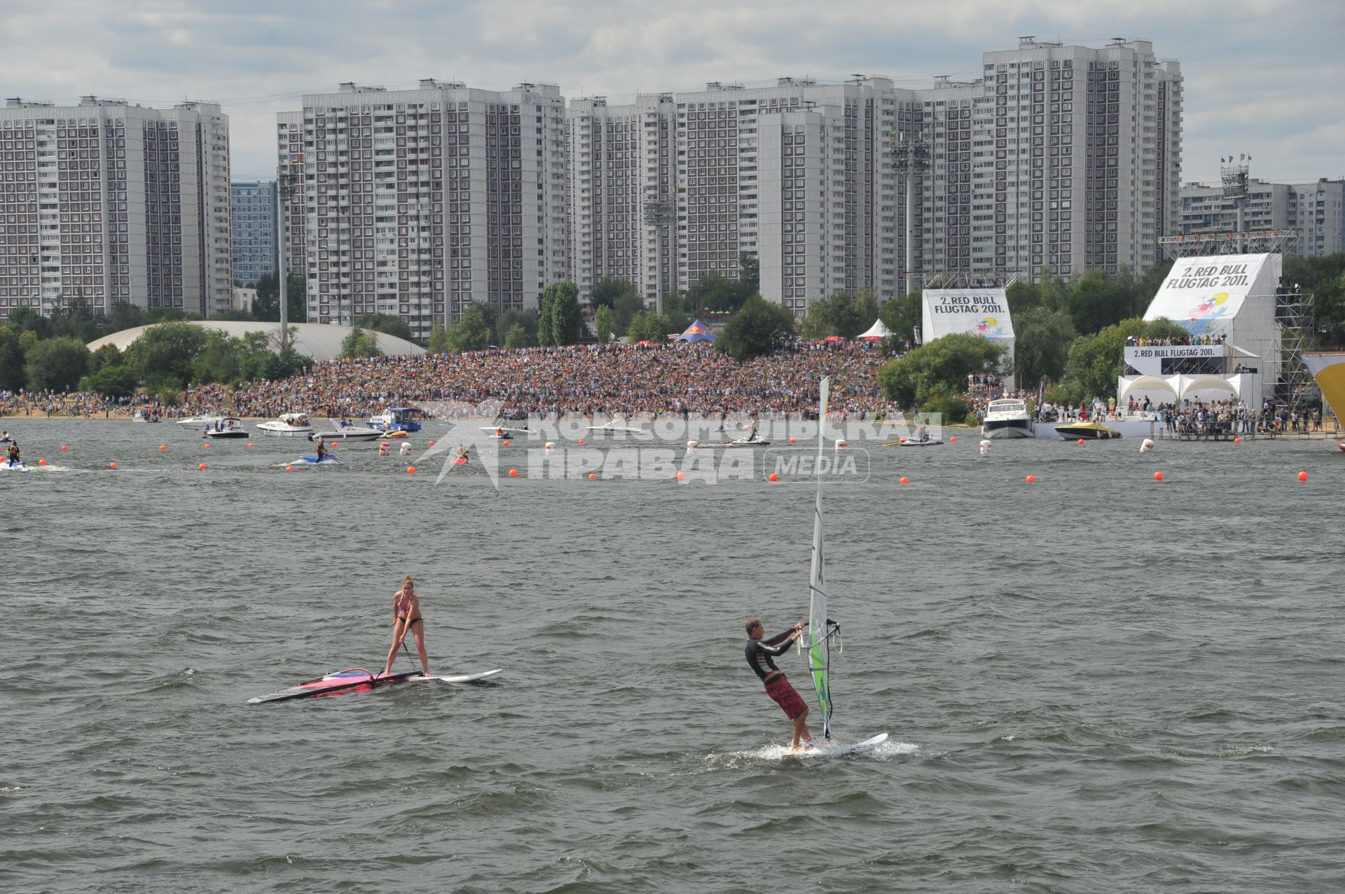 7 августа 2011 в Строгинской пойме Москвы-реки, состоялся Red Bull Flugtag, Парад самых разнообразных самодельных летательных аппаратов.