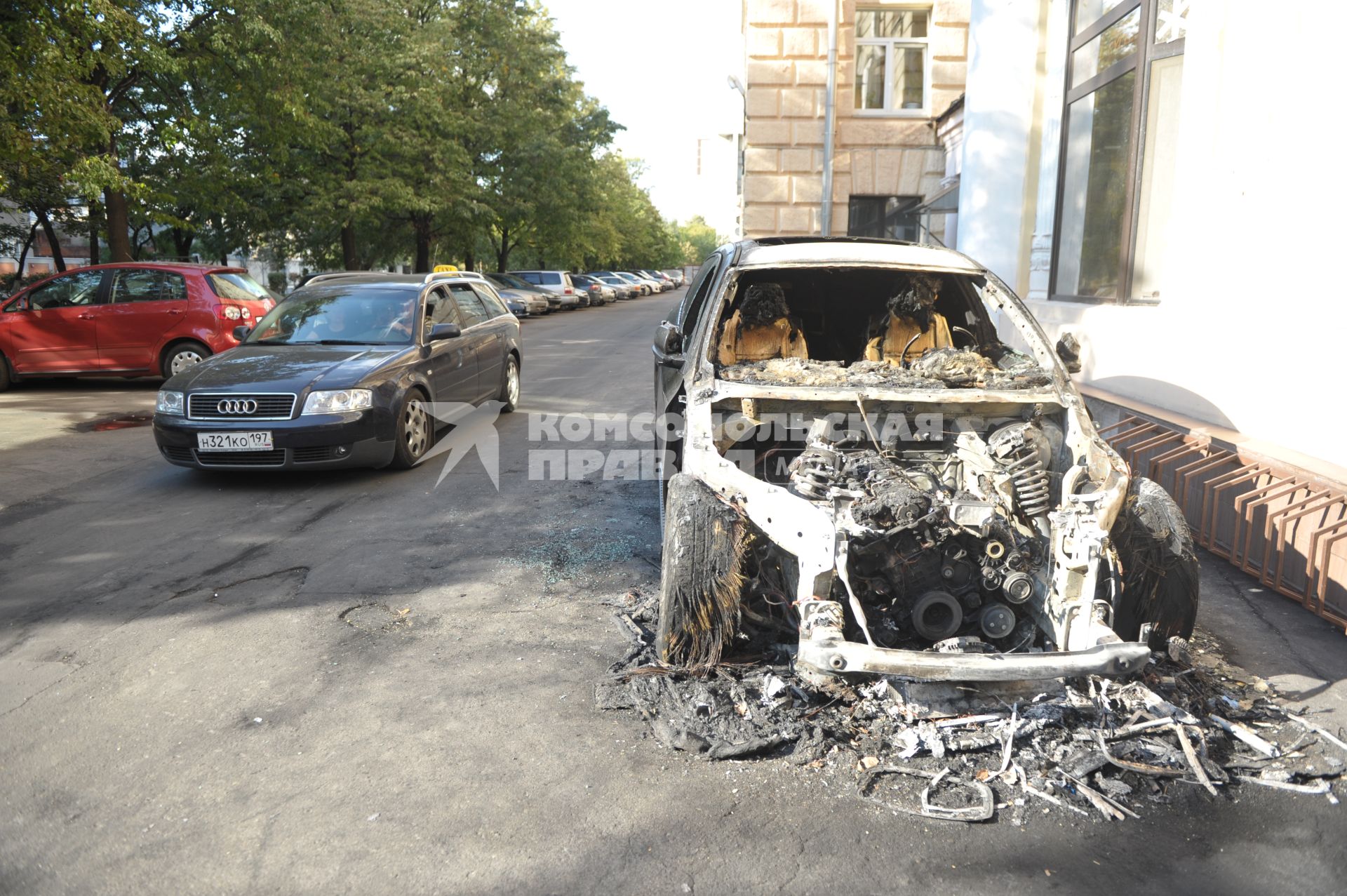 Сгоревший автомобиль. 15 августа 2011 года.