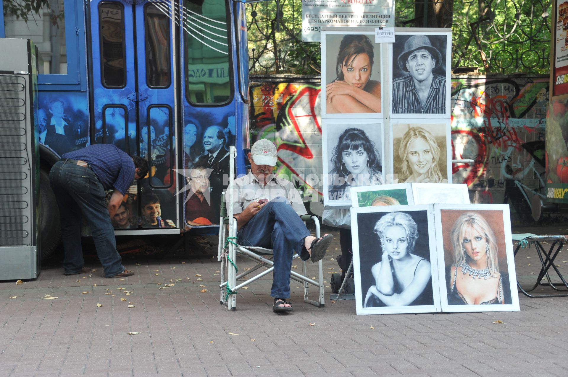 Художник на Арбате. 4 августа 2011 года.