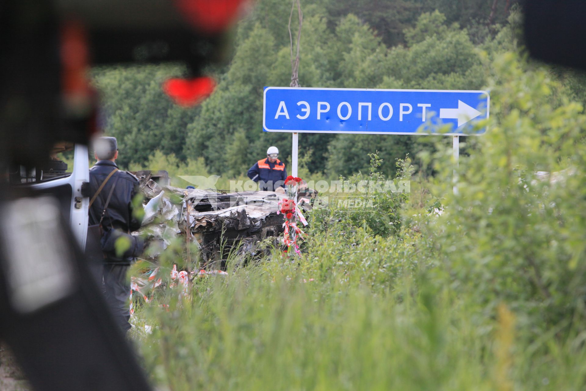 Падение самолета ТУ-134  районе д. Бесовец. Указатель АЭРОПОРТ. 21 июня 2011 г.