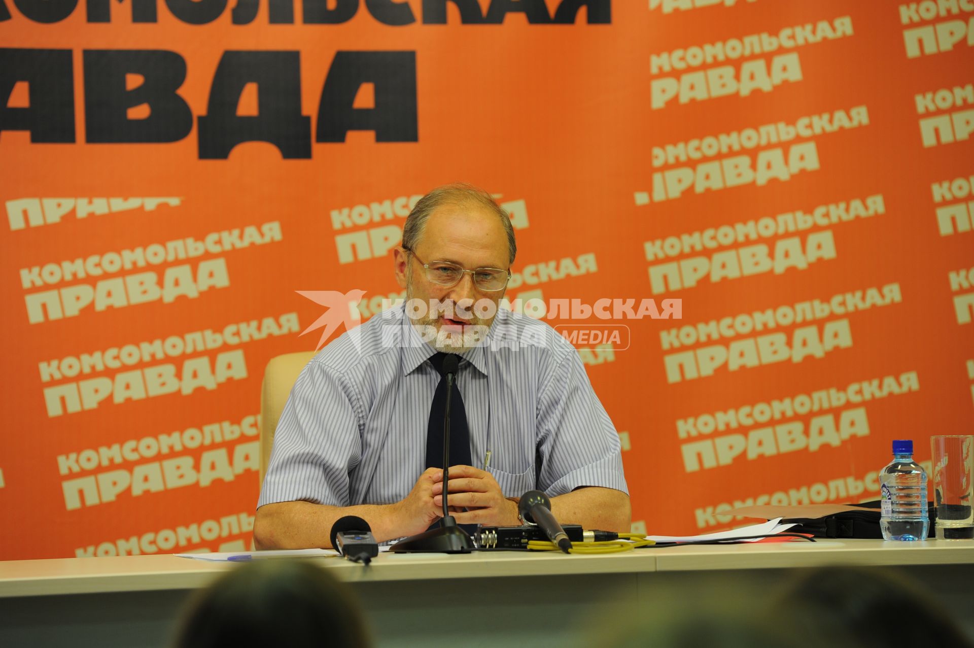 Директор Гидрометцентра России Роман Вильфанд в ИД КП. 18 августа  2011 года.