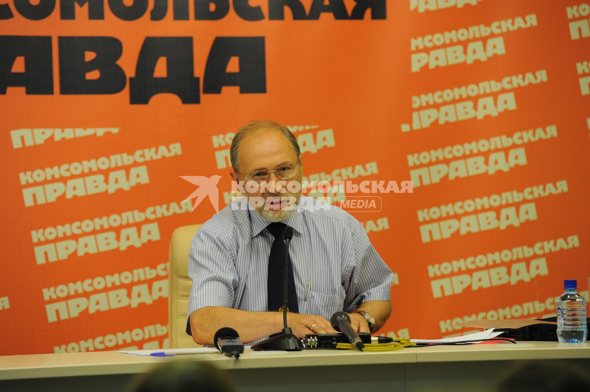 Директор Гидрометцентра России Роман Вильфанд в ИД КП. 18 августа  2011 года.