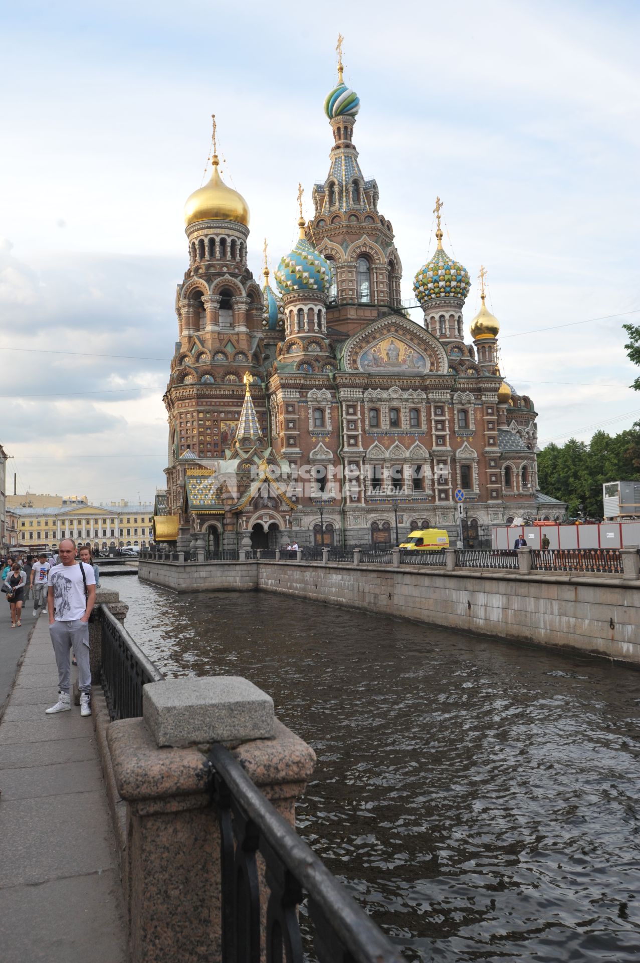 г. Санкт-Петербург. Достопримечательность Собор Спас-на-Крови расположен на берегу канала Грибоедова.  21 июня 2011 года.