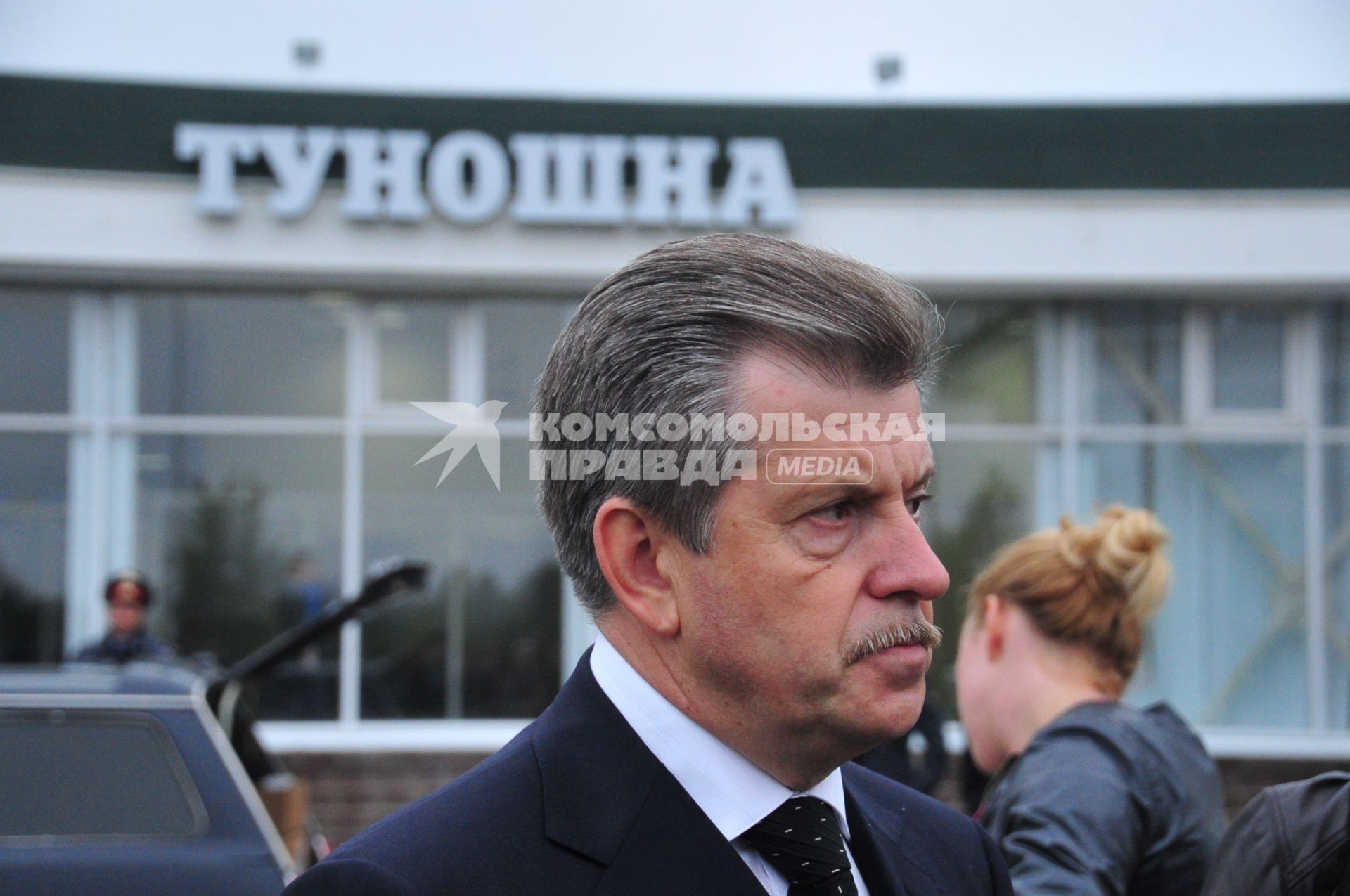 Губернатор Ярославской области Сергей Вахруков после пресс-конференции, посвященной крушению самолета Як-42. 8 сентября 2011 года.
