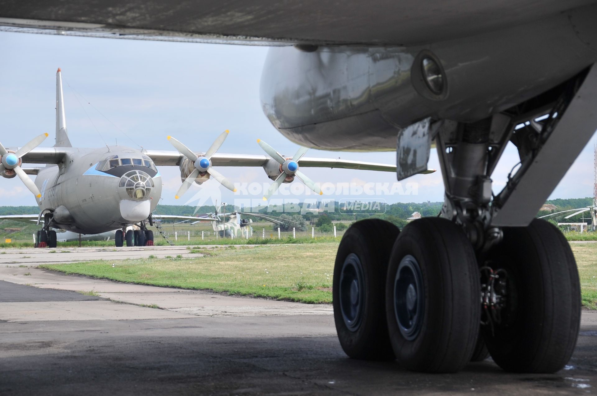 Военный самолет. RF- 95683 Шасси. 21 июня 2011 года.