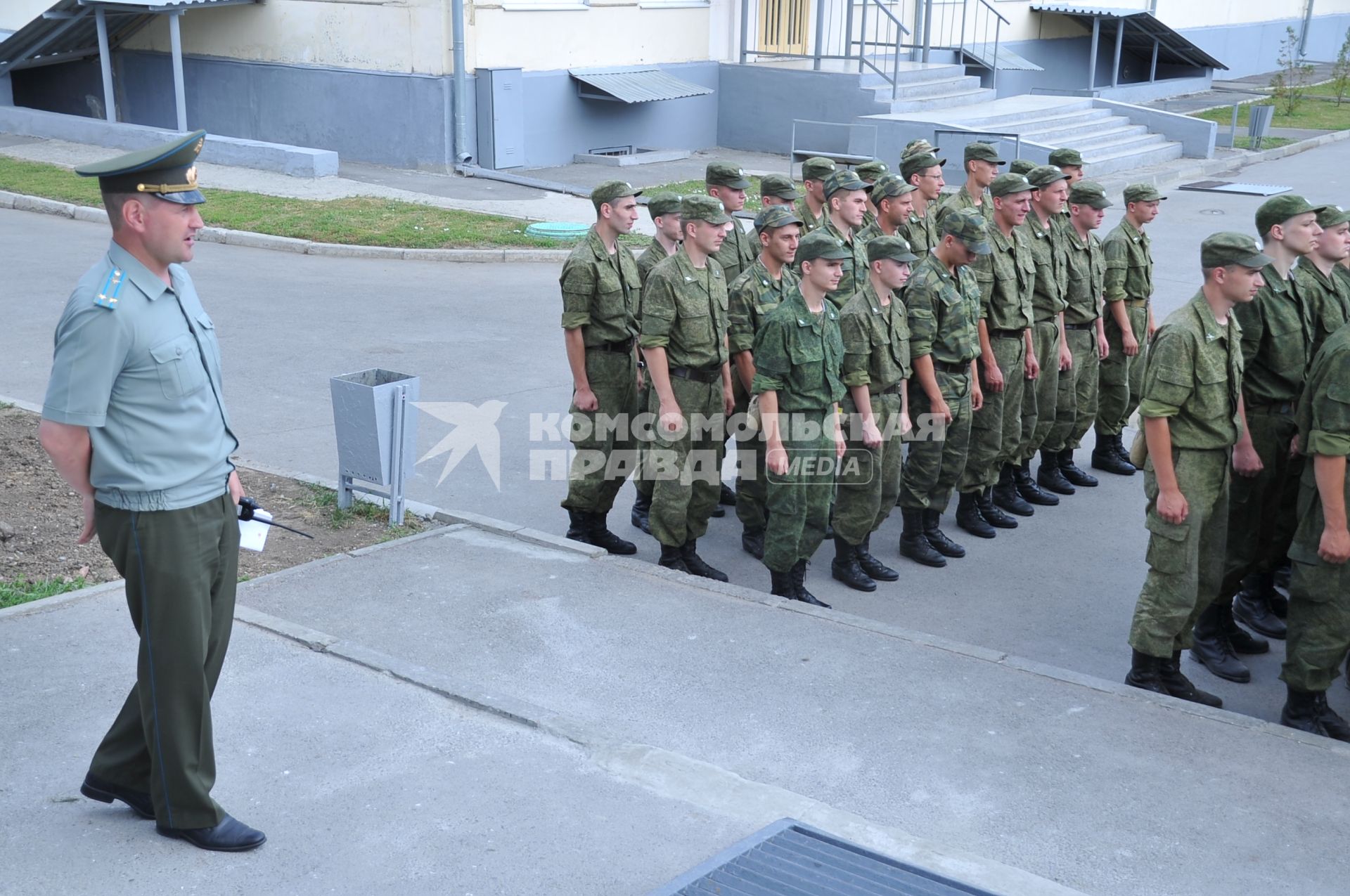 Город Ростов-на-Дону. 22 гвардейская отдельная бригада специального назначения. Рота солдат.  21 июня 2011 года.