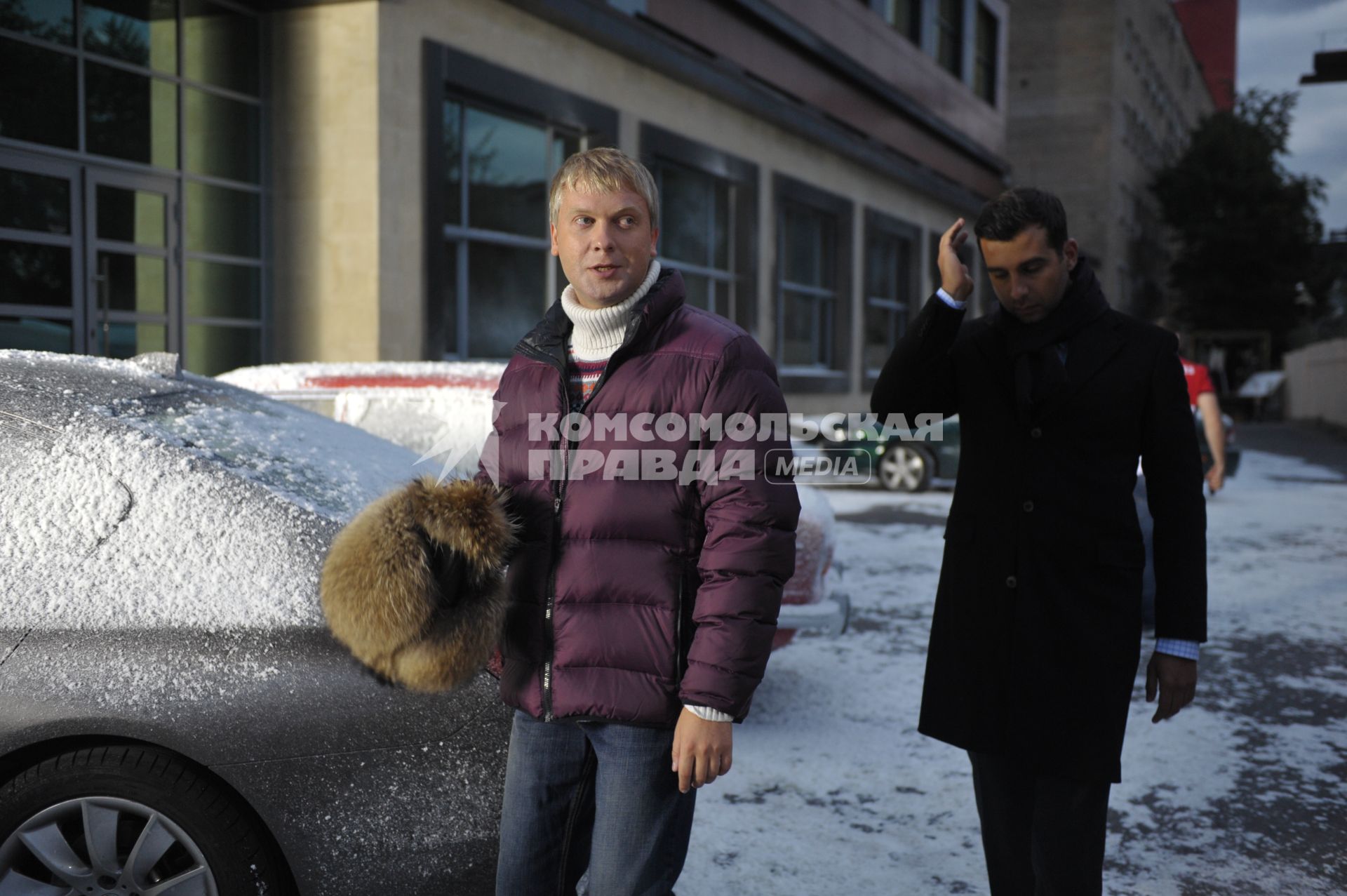 Актеры Сергей Светлаков и Иван Ургант (слева направо) на съемочной площадке кинофильма ЕЛКИ-2. 2 сентября 2011 года.