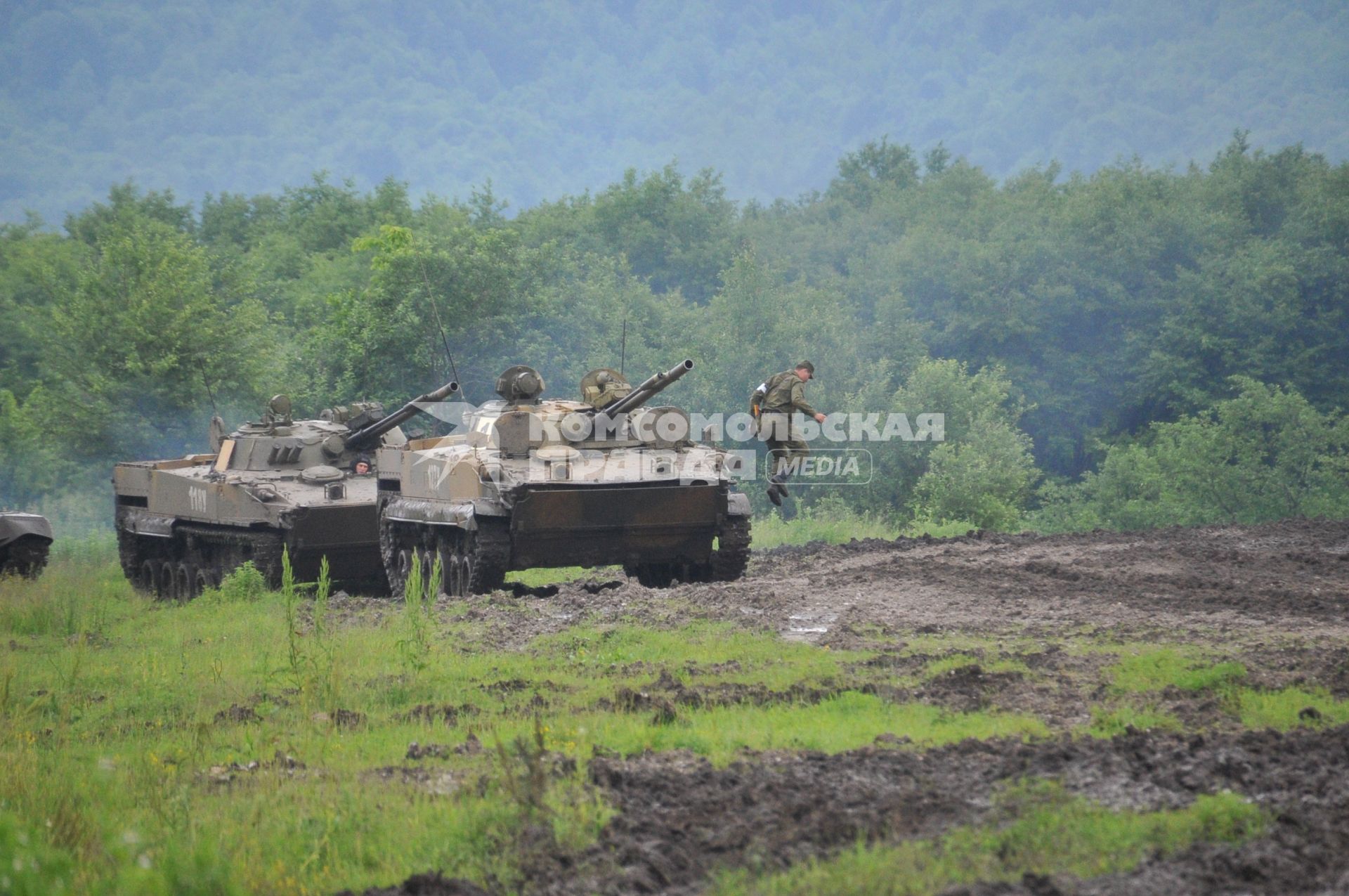 Учения. Армия. Военная подготовка. Боевая техника. Танк. Полигон.. 22 июня 2011г.