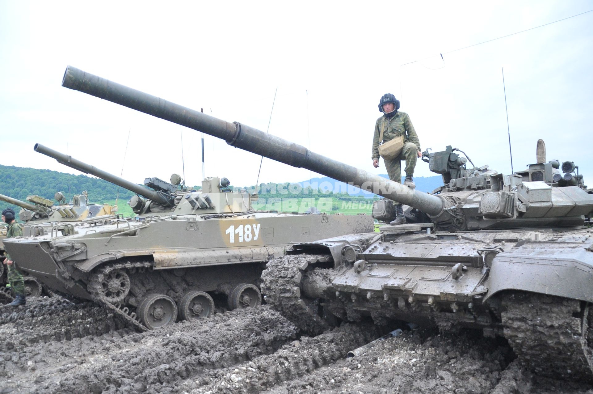 Учения. Армия. Военная подготовка. Боевая техника. Танк. Танкист. Полигон.. 22 июня 2011г.