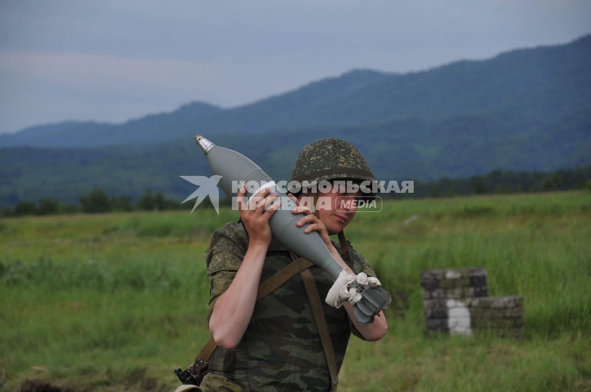 Учения. Армия. Военная подготовка. Полигон. Оружие. Солдат.  22 июня 2011г.