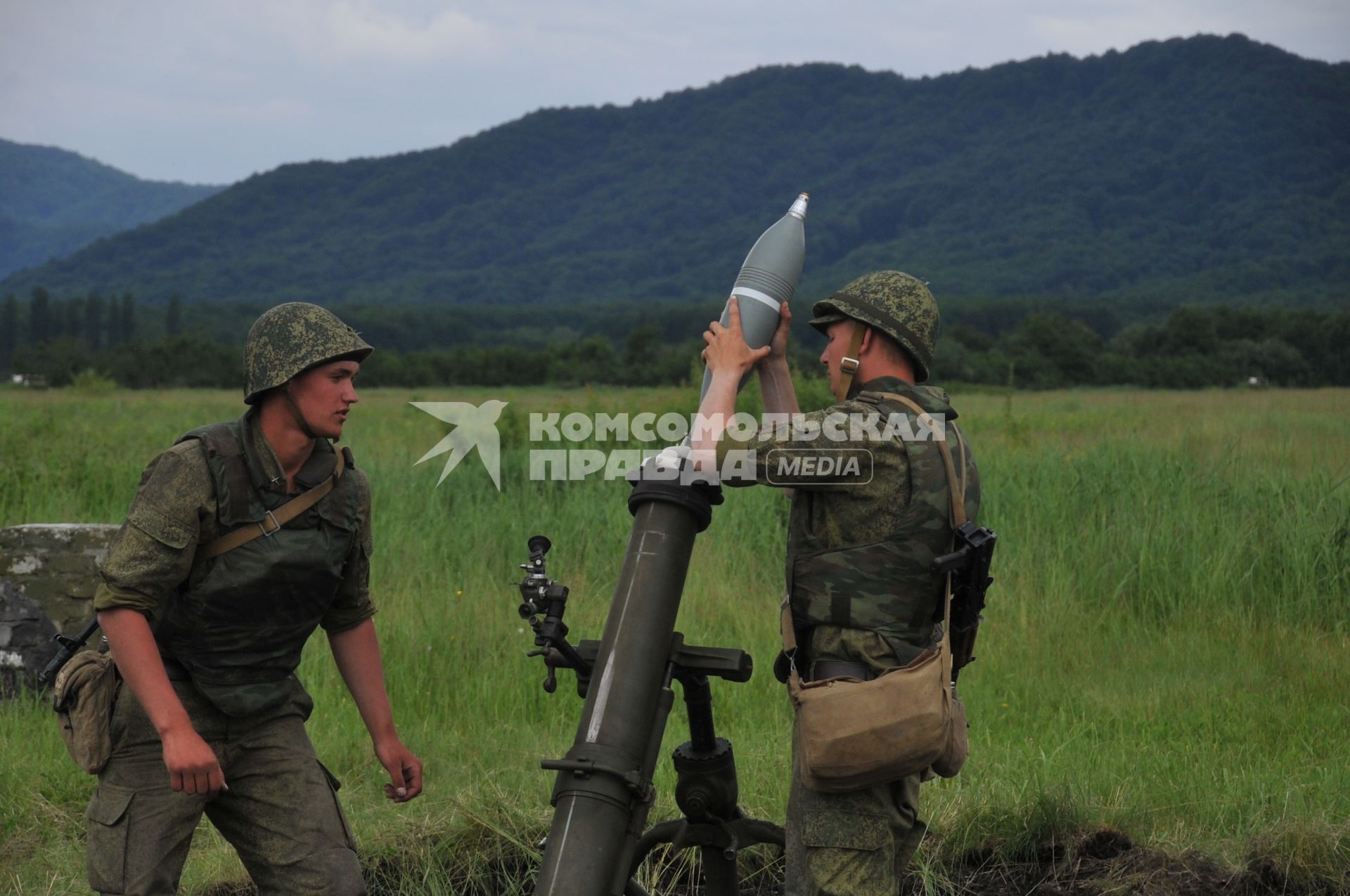 Учения. Армия. Военная подготовка. Полигон. Оружие. Солдат.  22 июня 2011г.