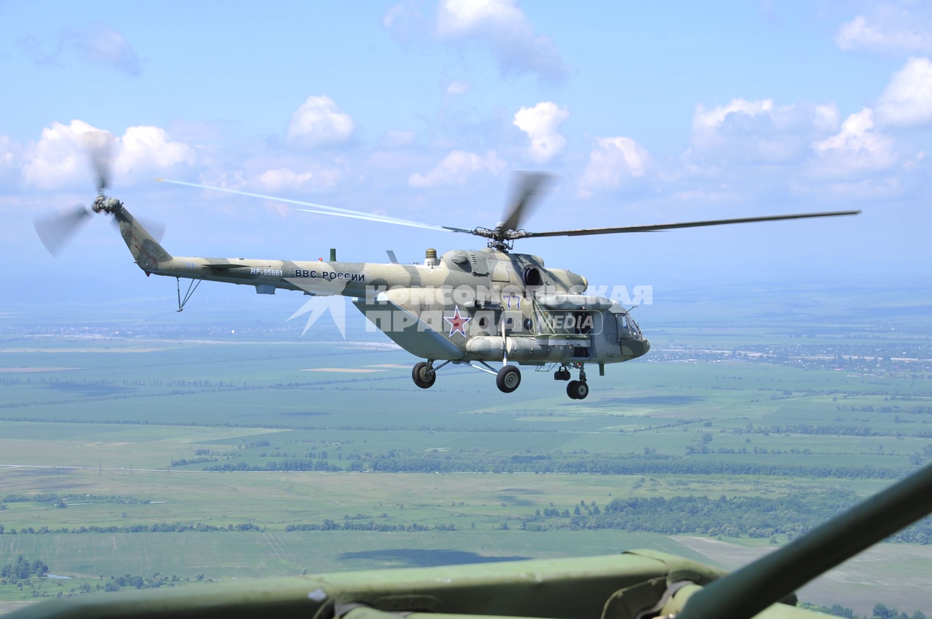 Вертолет RF-95661 ВВС РОССИИ. Сторожевая-2, станица Зеленчукская. Карачаево-Черкесия. Учения 34 отдельной мотострелковой бригады горной Южного военного округа. 23 июня 2011.