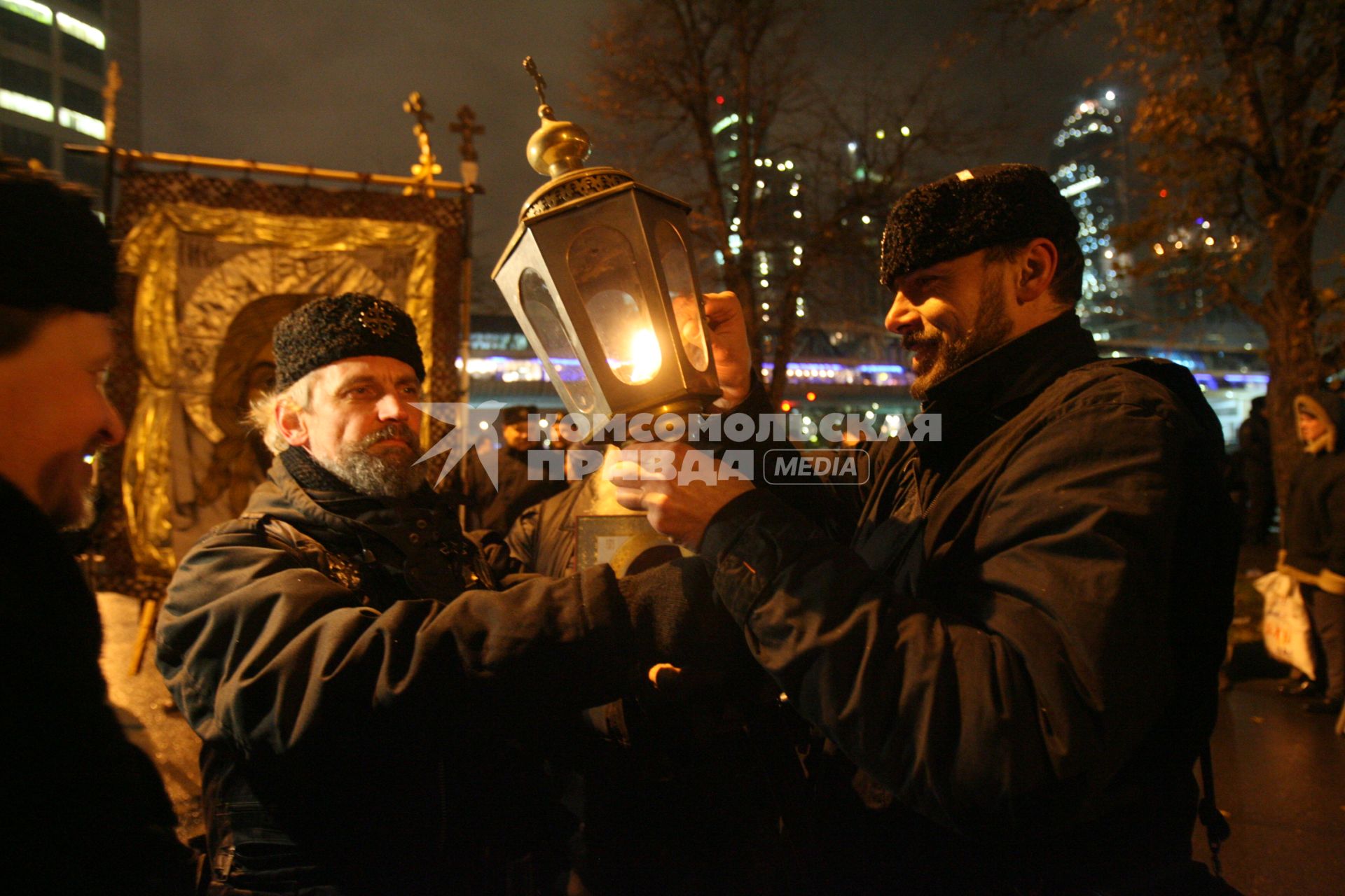 4 ноября 2007. Москва. Русский марш - шествие и митинг представителей русских националистических организаций и движений, состоявшийся в День народного единства на набережной Тараса Шевченко