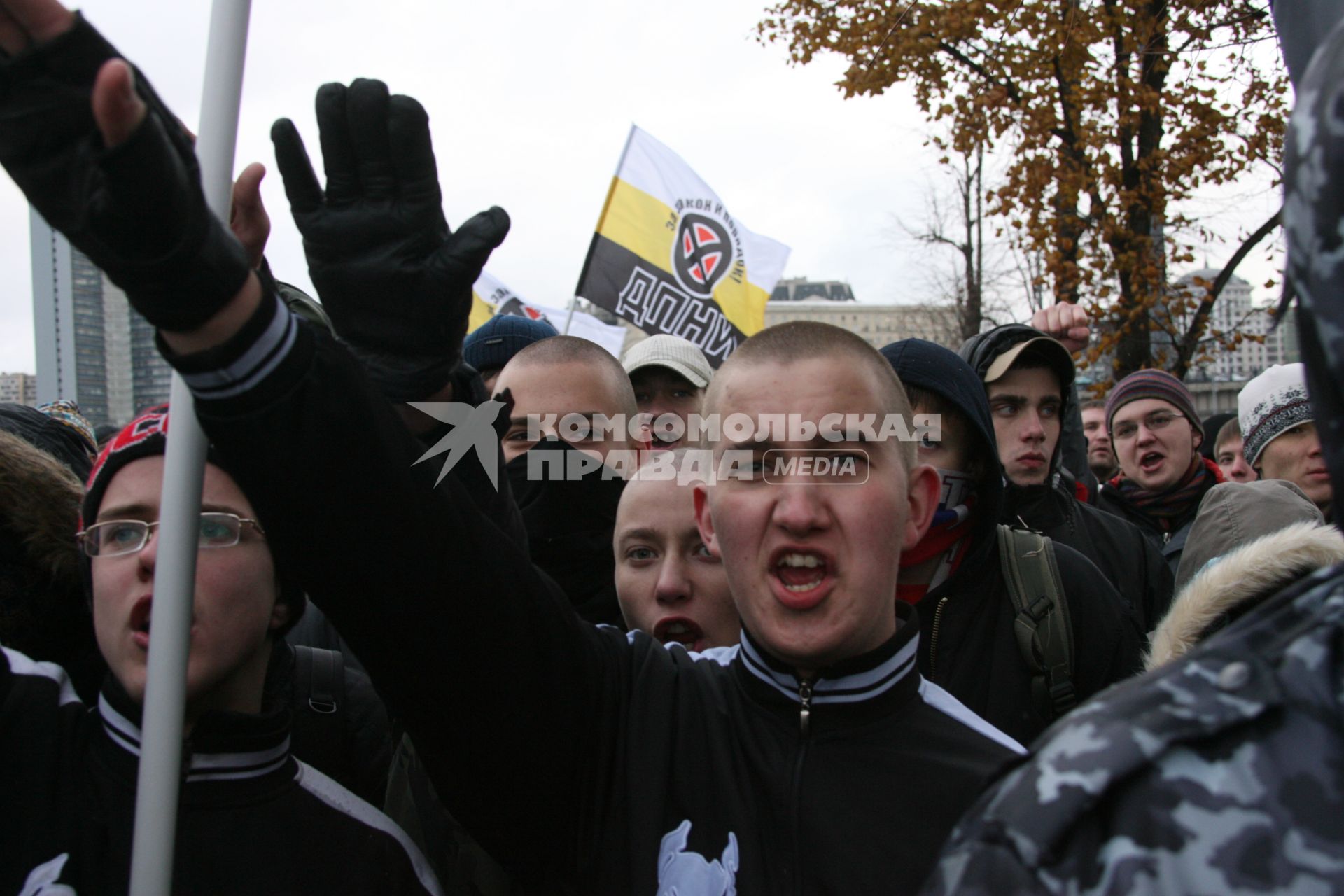 4 ноября 2007. Москва. Русский марш - шествие и митинг представителей русских националистических организаций и движений, состоявшийся в День народного единства на набережной Тараса Шевченко