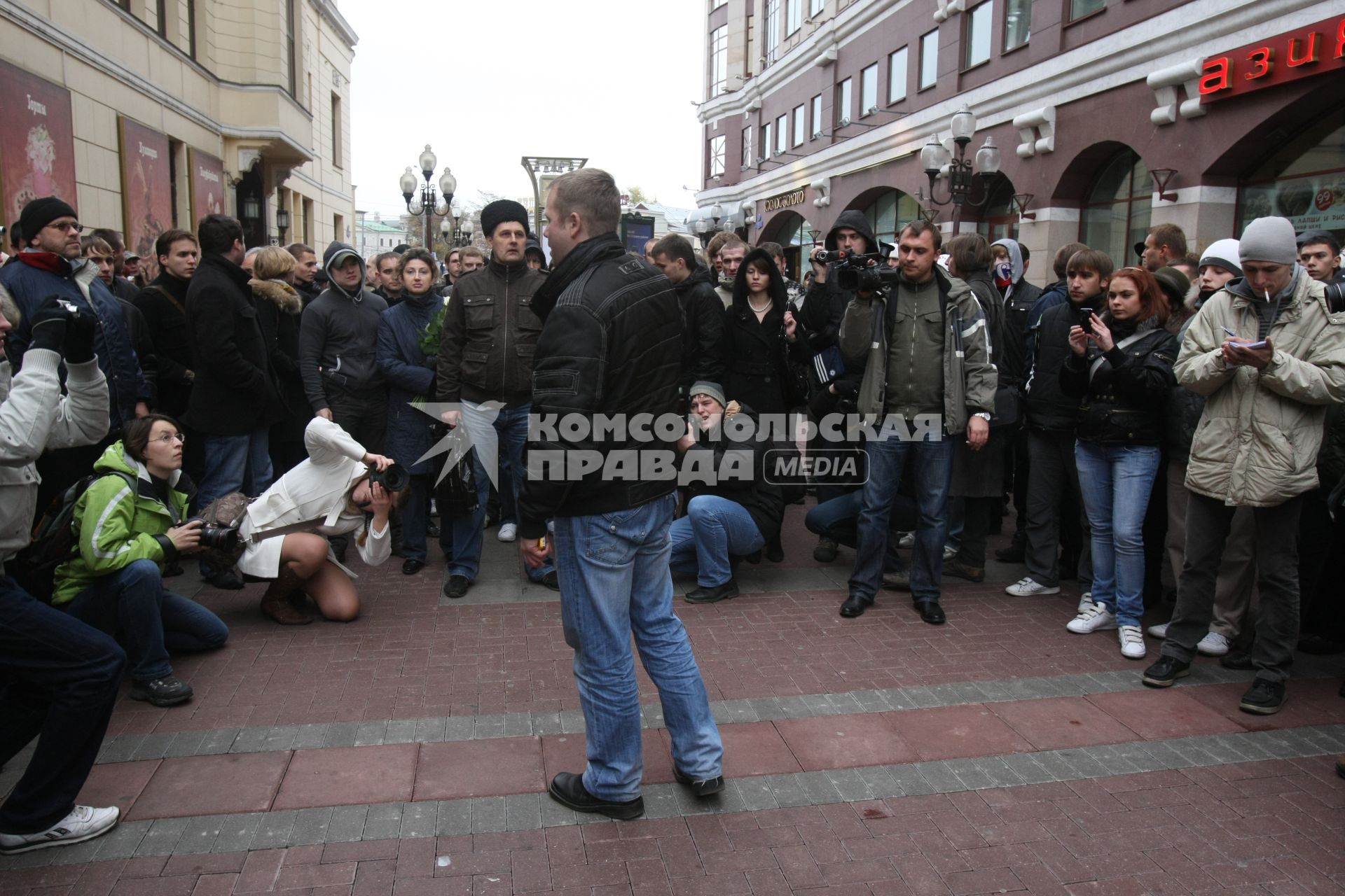 4 ноября 2008. Москва. Русский марш - шествие и митинг представителей русских националистических организаций и движений, состоявшийся в День народного единства. Задержание участников марша на Арбате.