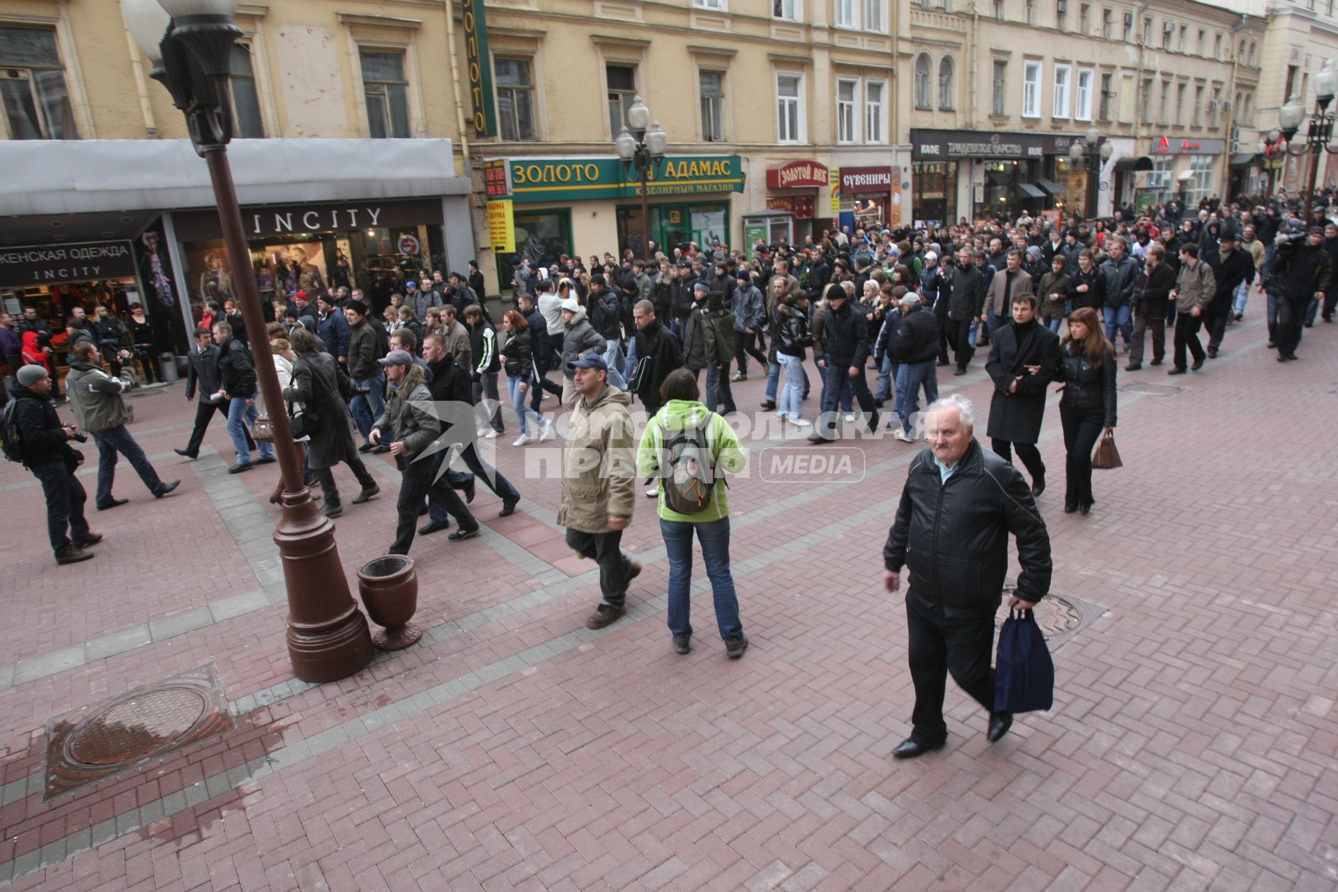 4 ноября 2008. Москва. Русский марш - шествие и митинг представителей русских националистических организаций и движений, состоявшийся в День народного единства. Задержание участников марша на Арбате.