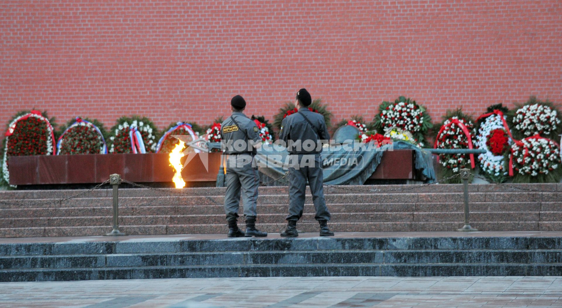 Москва. Вечный огонь в Александровском саду. Полиция. 24 июня 2011г.