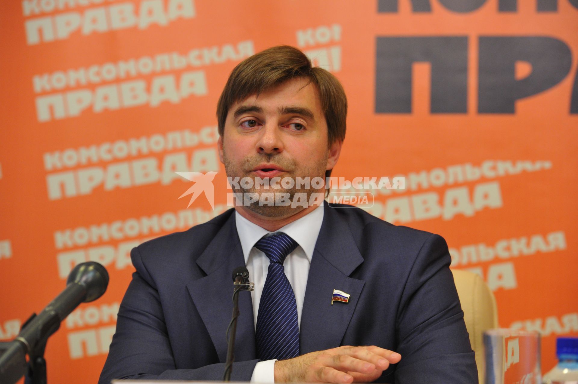 Председатель Комитета Государственной Думы Федерального Собрания Российской Федерации по информационной политике, информационным технологиям и связи Железняк Сергей Владимирович в ИД КП. 8 августа 2011 года.