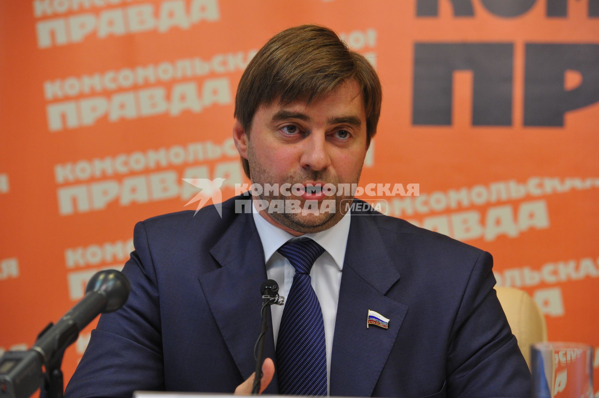 Председатель Комитета Государственной Думы Федерального Собрания Российской Федерации по информационной политике, информационным технологиям и связи Железняк Сергей Владимирович в ИД КП. 8 августа 2011 года.