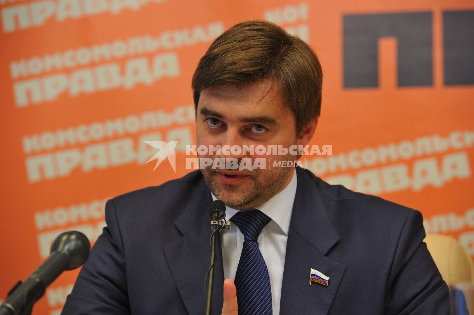 Председатель Комитета Государственной Думы Федерального Собрания Российской Федерации по информационной политике, информационным технологиям и связи Железняк Сергей Владимирович в ИД КП. 8 августа 2011 года.