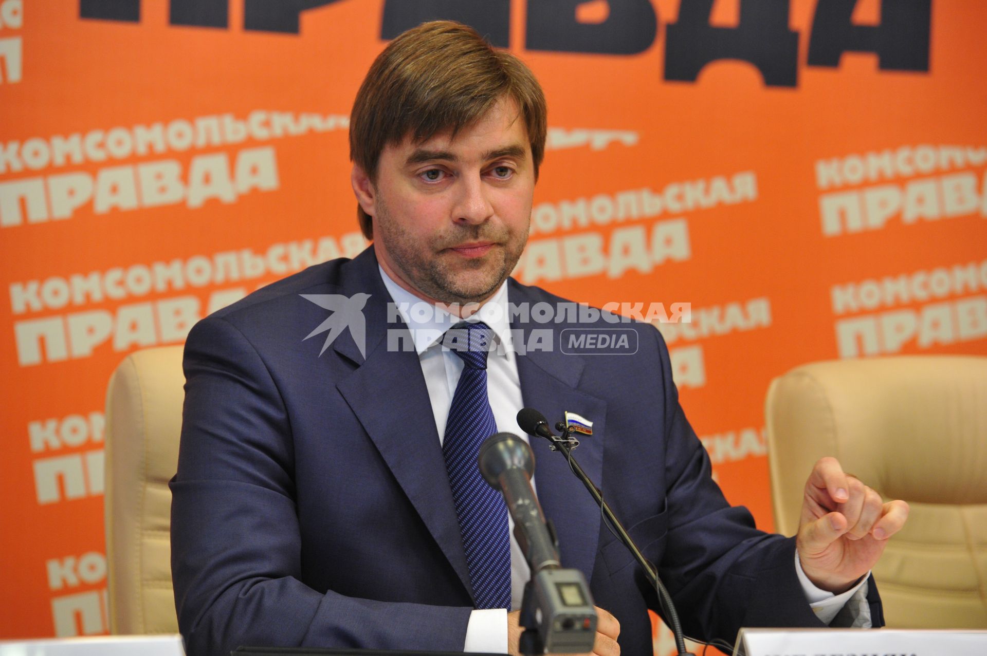 Председатель Комитета Государственной Думы Федерального Собрания Российской Федерации по информационной политике, информационным технологиям и связи Железняк Сергей Владимирович в ИД КП. 8 августа 2011 года.