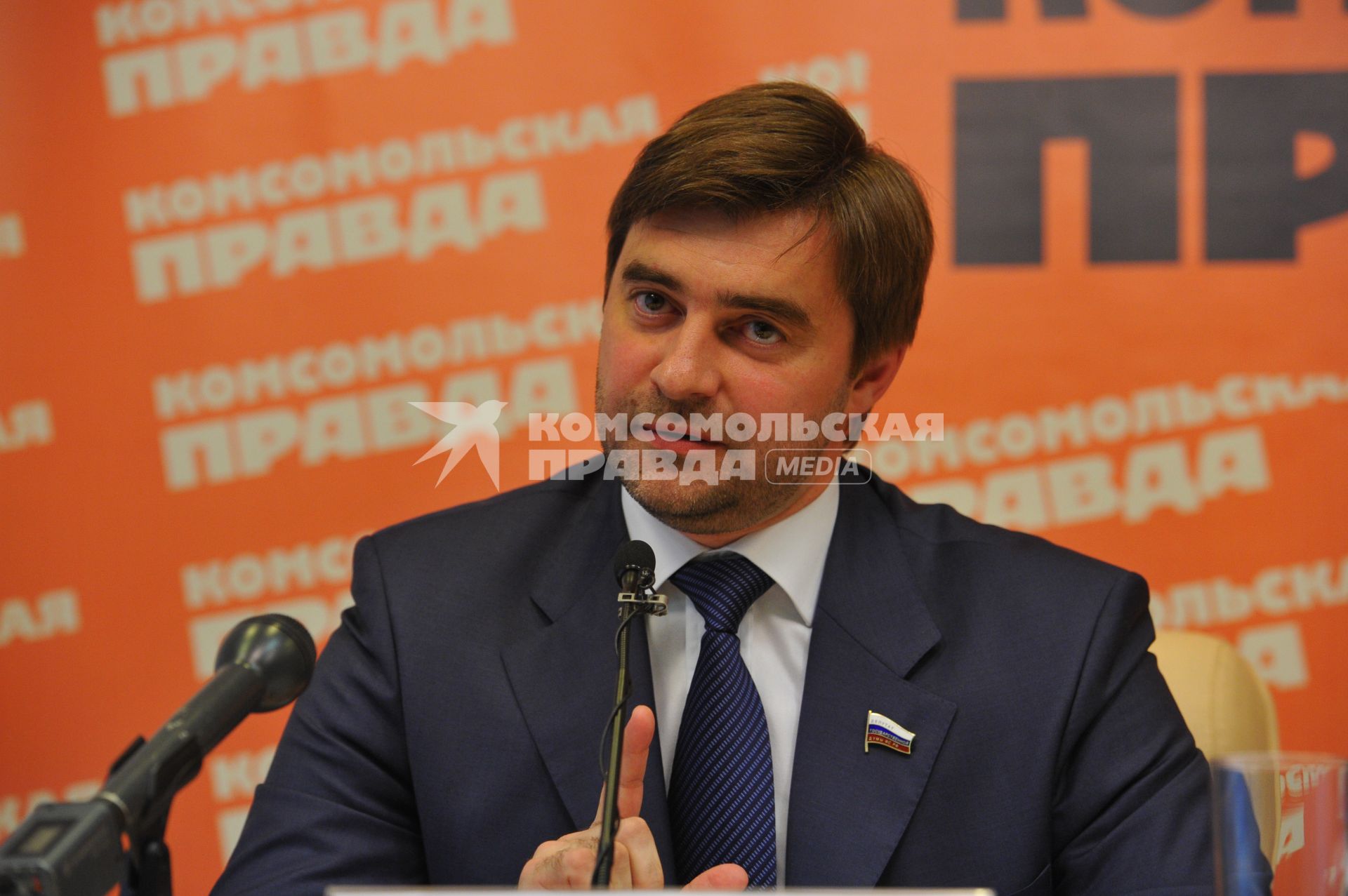 Председатель Комитета Государственной Думы Федерального Собрания Российской Федерации по информационной политике, информационным технологиям и связи Железняк Сергей Владимирович в ИД КП. 8 августа 2011 года.