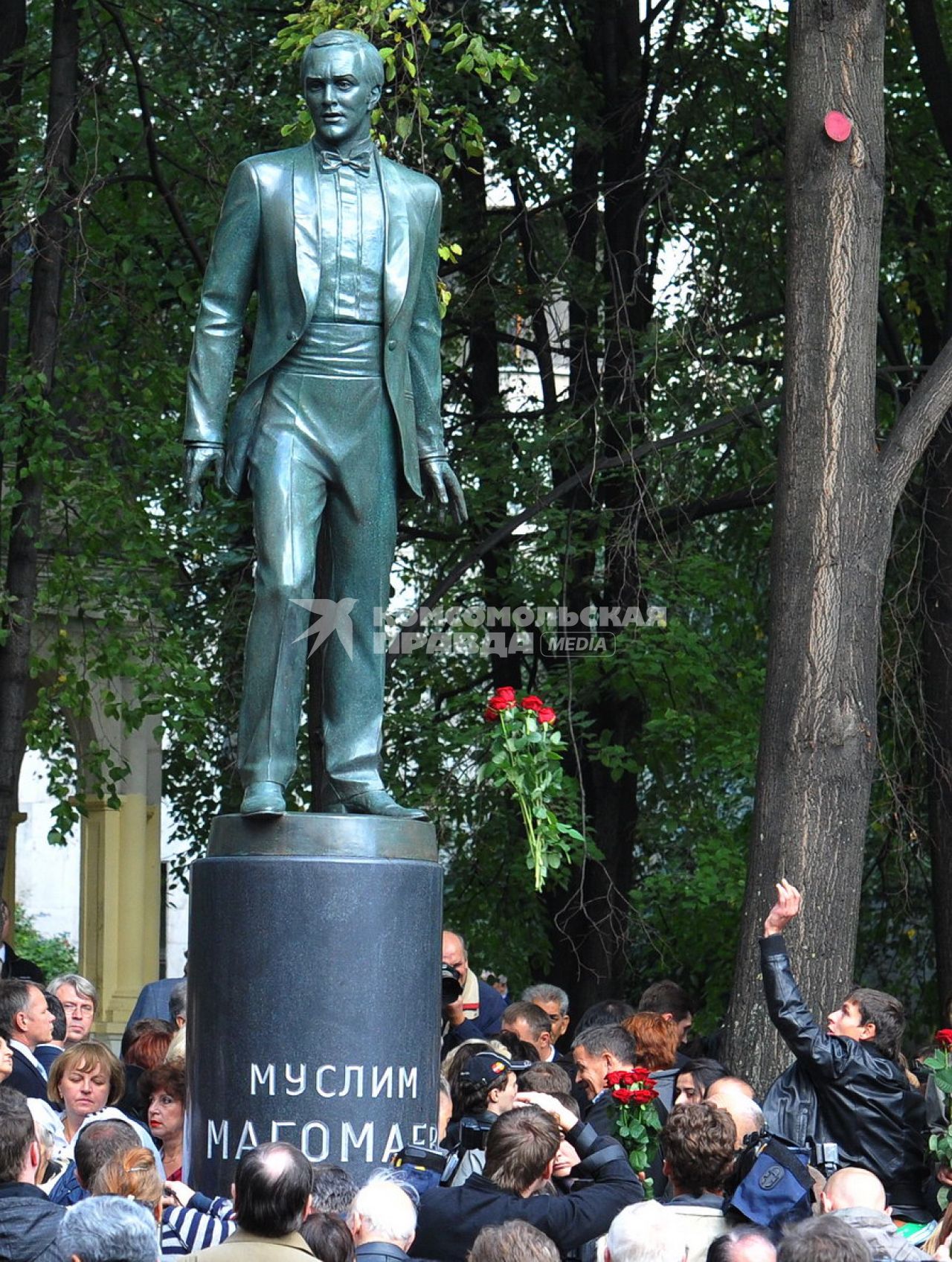 Открытие памятника Муслиму Магомаеву в центре Москвы. 15 сентября  2011 года.