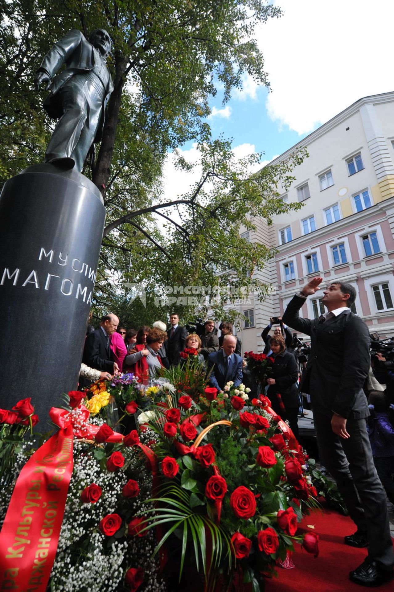 Открытие памятника Муслиму Магомаеву в центре Москвы. 15 сентября  2011 года.