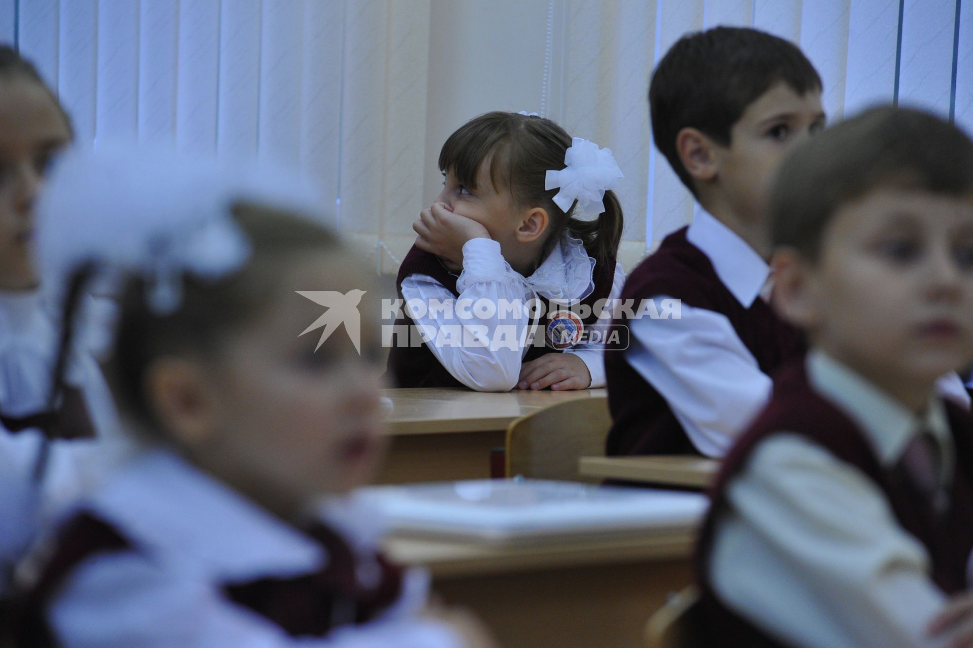 День знаний в российских школах. На снимке: девочка за партой. Ученица.1 сентября 2011 года