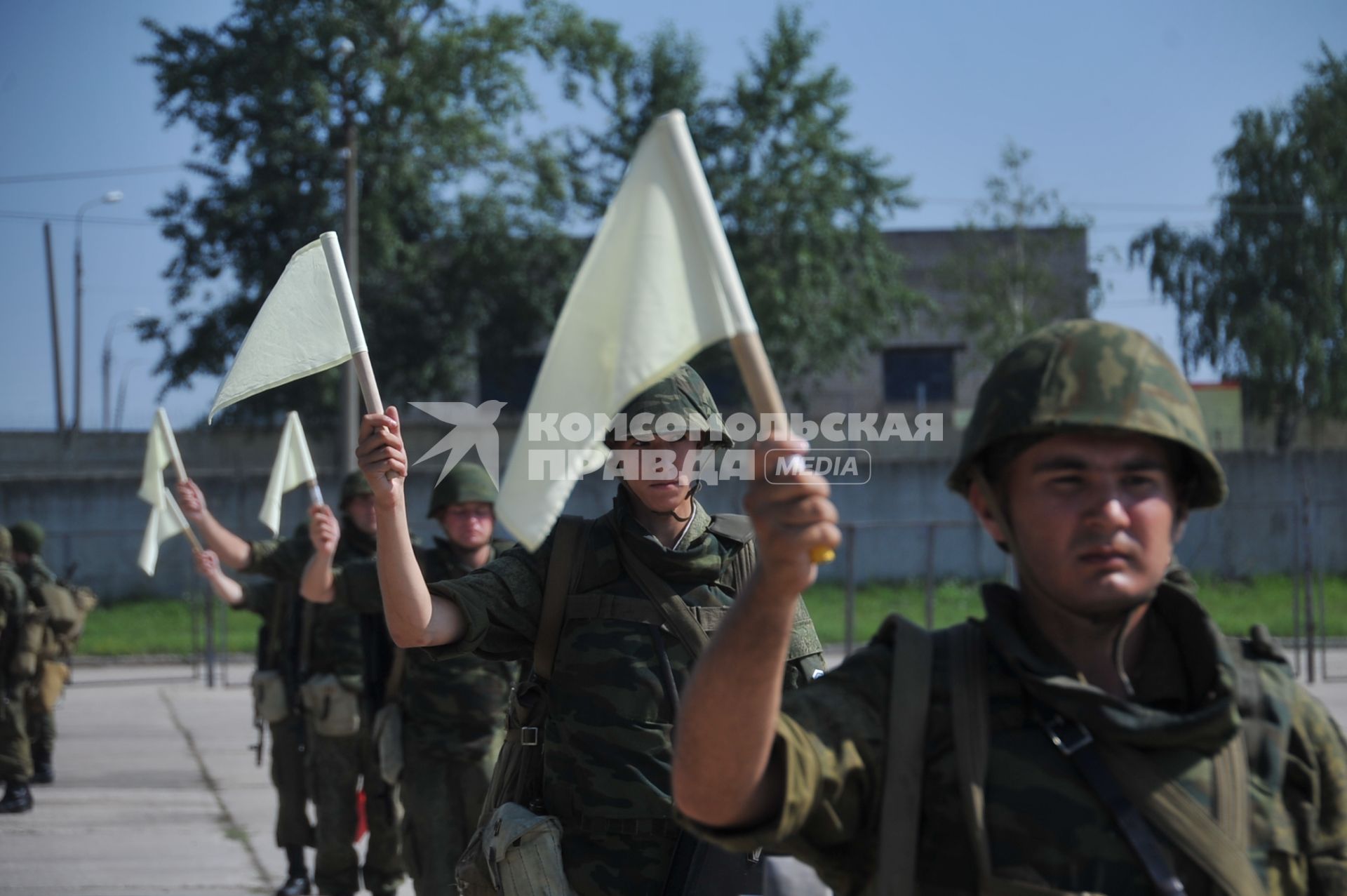 Армия. Учения. Боевая подготовка. Сигнал подаваемый флажком. 12 июля 2011