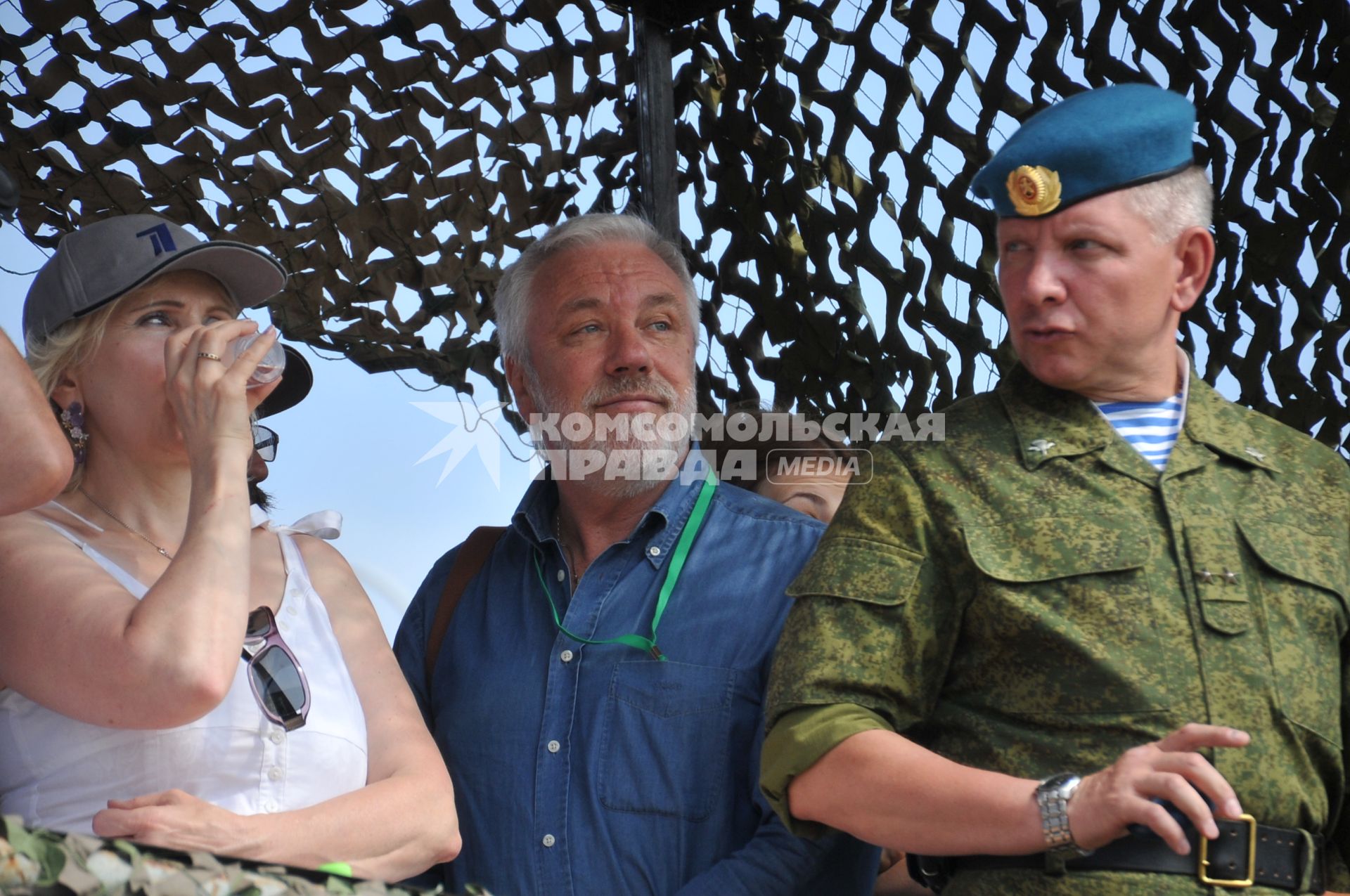 Военно-патриотическая акция ПЕРВЫЙ В АРМИИ! На снимке: (в центре)  тележурналист Крылов Дмитрий.  07 июля 2011г.