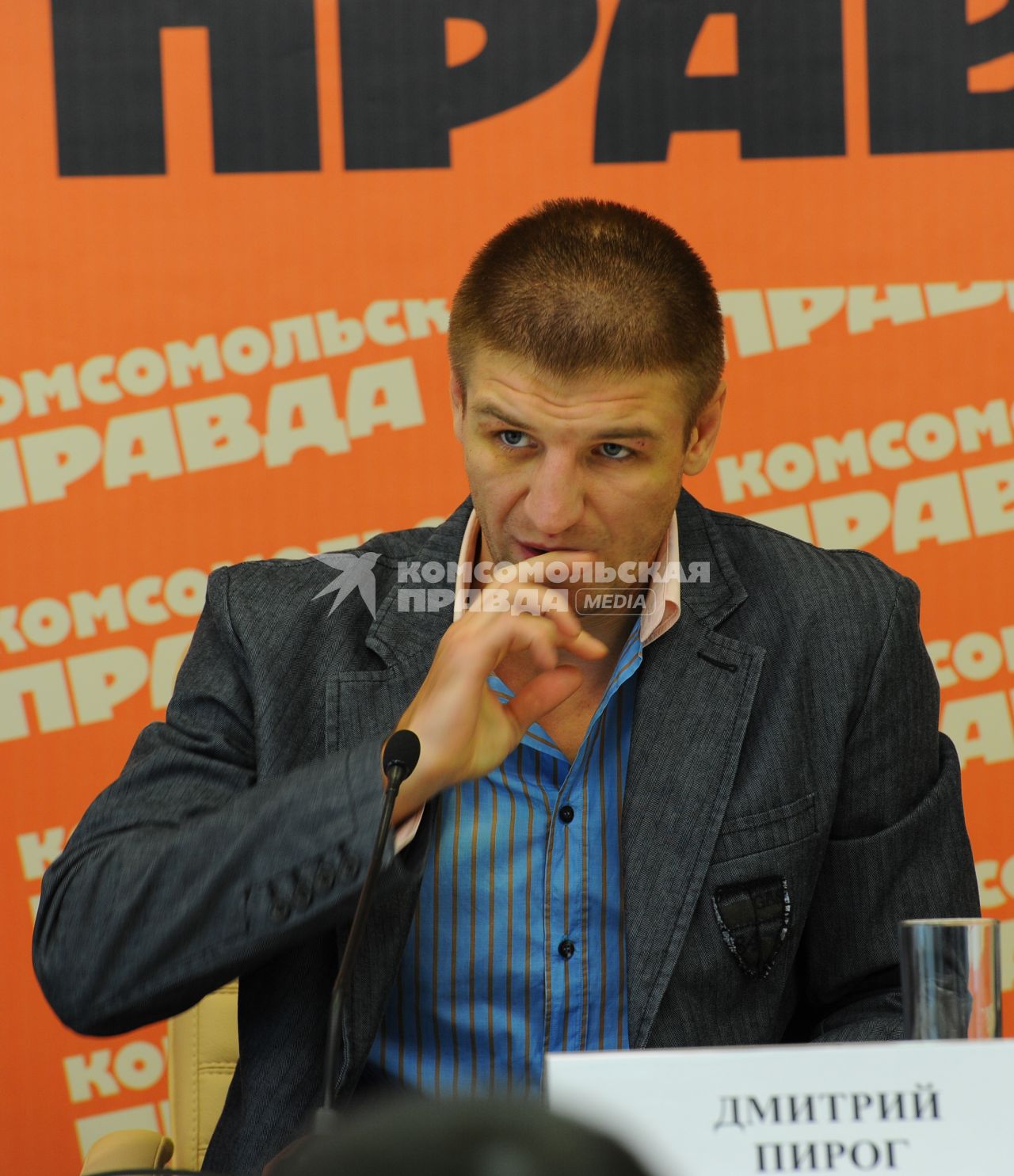 Чемпион мира по боксу среди профессионалов Дмитрий Пирог в ИД КП. 28 сентября 2011 года.