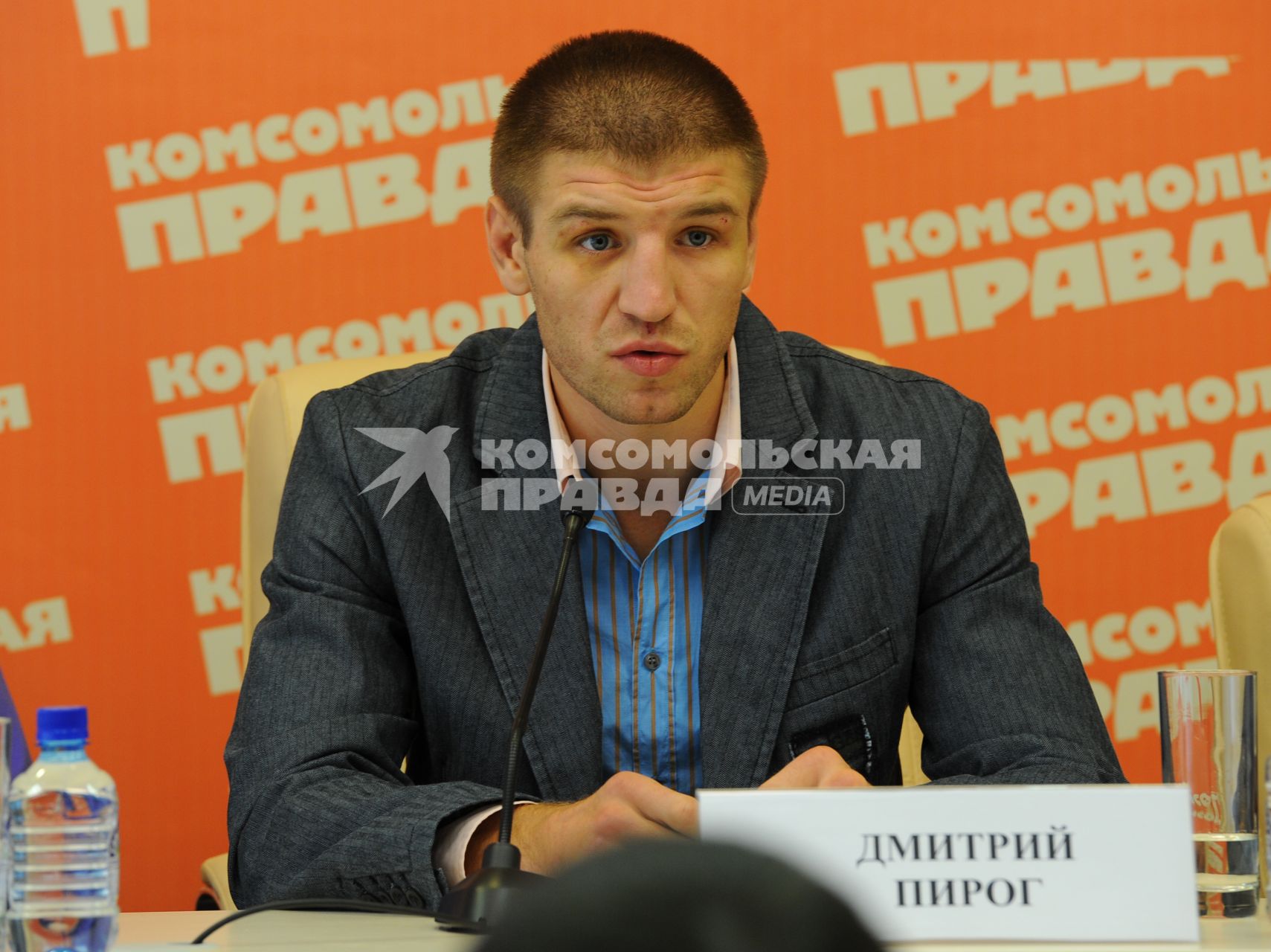 Чемпион мира по боксу среди профессионалов Дмитрий Пирог в ИД КП. 28 сентября 2011 года.