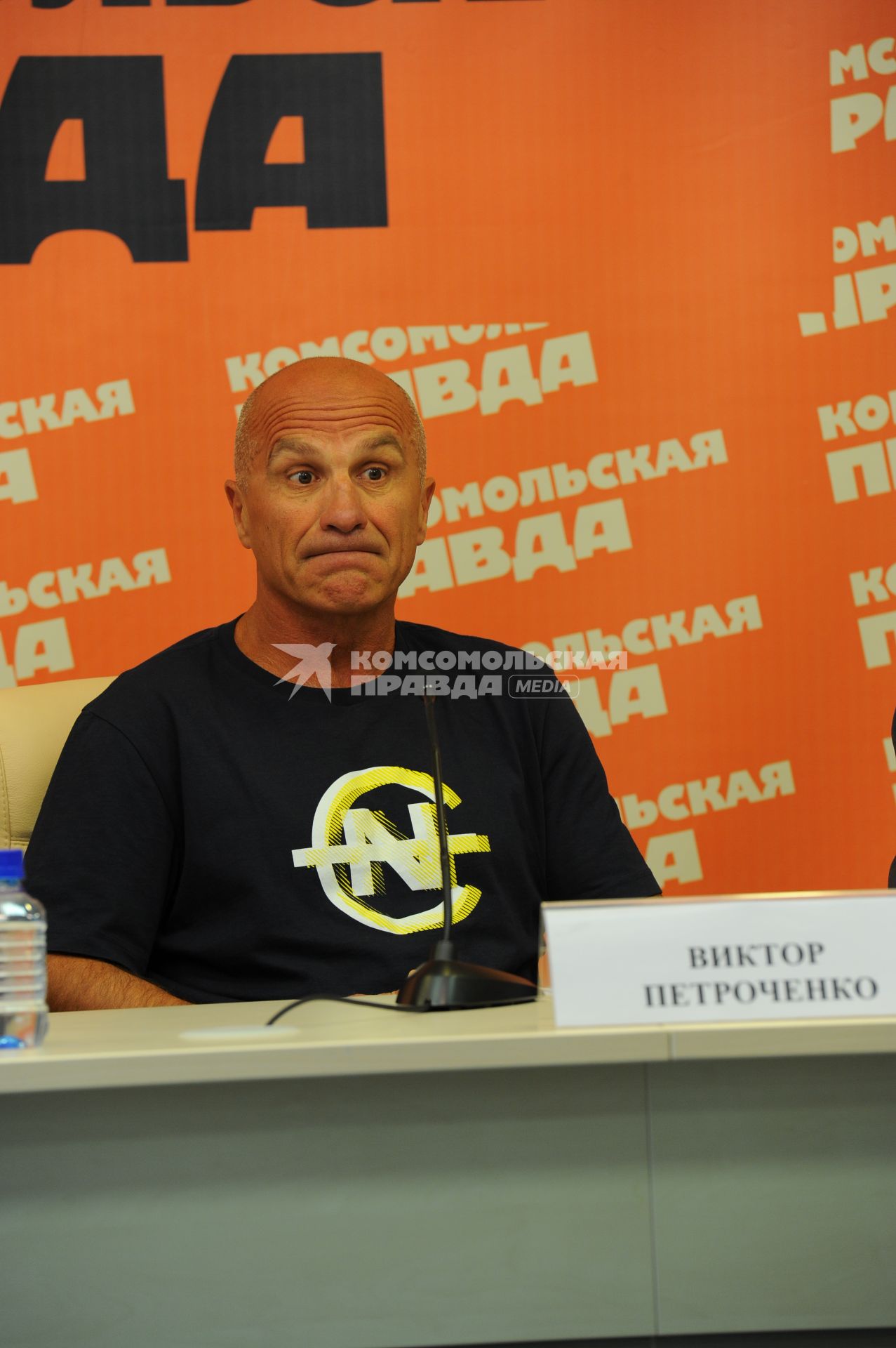 Тренер чемпиона мира в среднем весе Дмитрия Пирога Виктор Петроченко  в ИД КП. 28 сентября 2011 года.