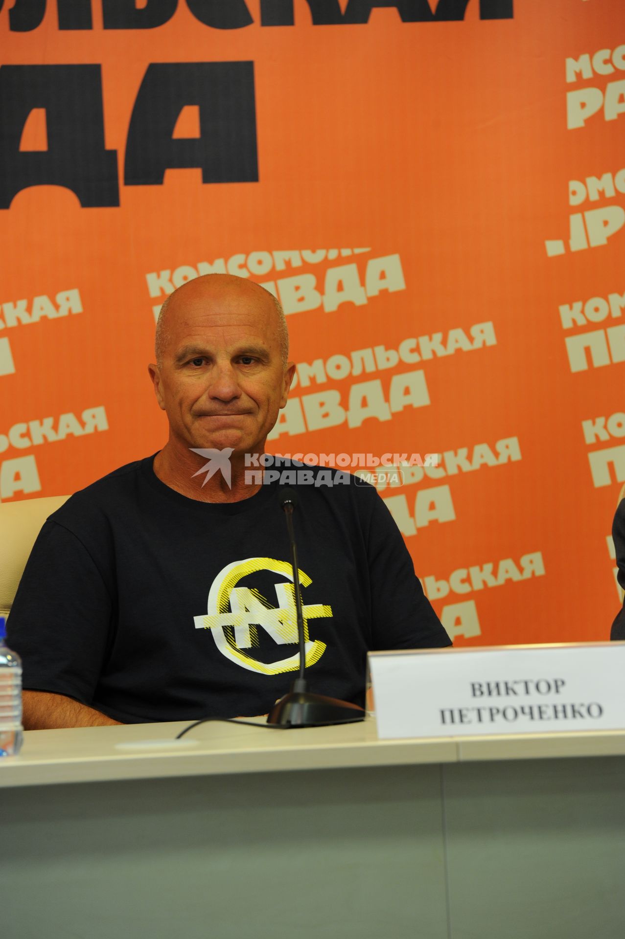 Тренер чемпиона мира в среднем весе Дмитрия Пирога Виктор Петроченко  в ИД КП. 28 сентября 2011 года.